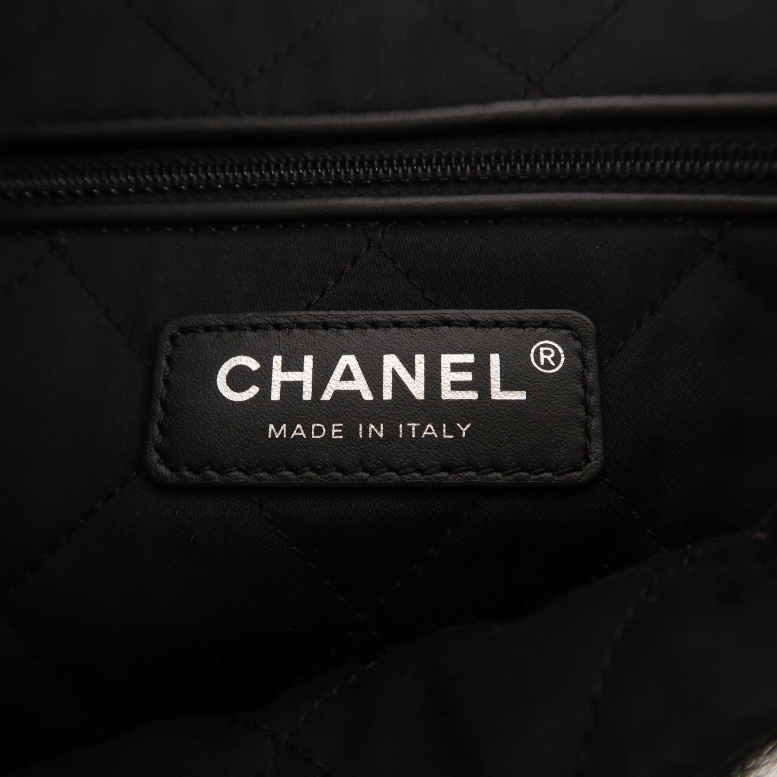 CHANEL 牛皮皮革Chanel 22 Small銀扣鏈帶肩背袋