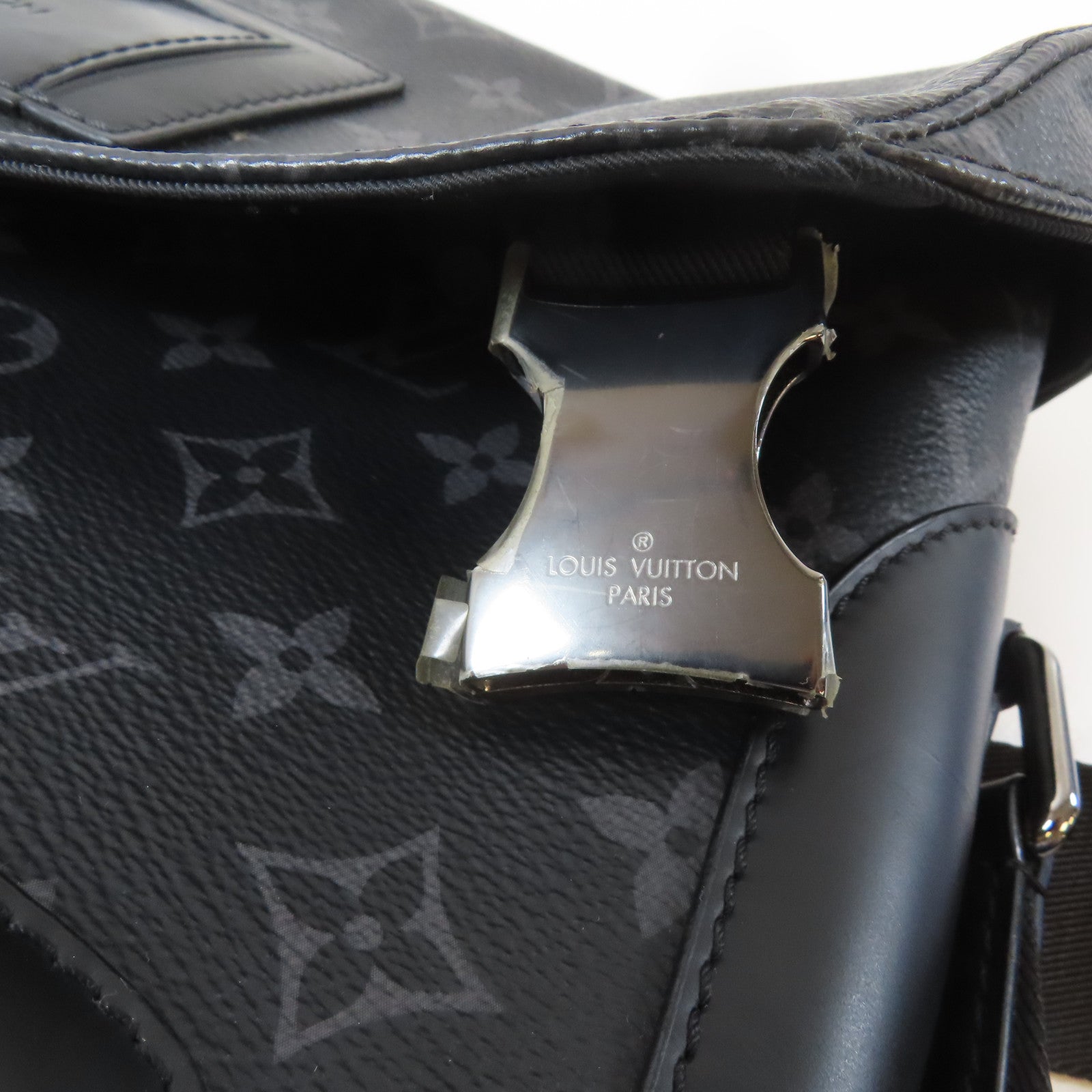 LOUIS VUITTON Monogram Eclipse Messenger PM Voyager銀扣肩背袋黑色