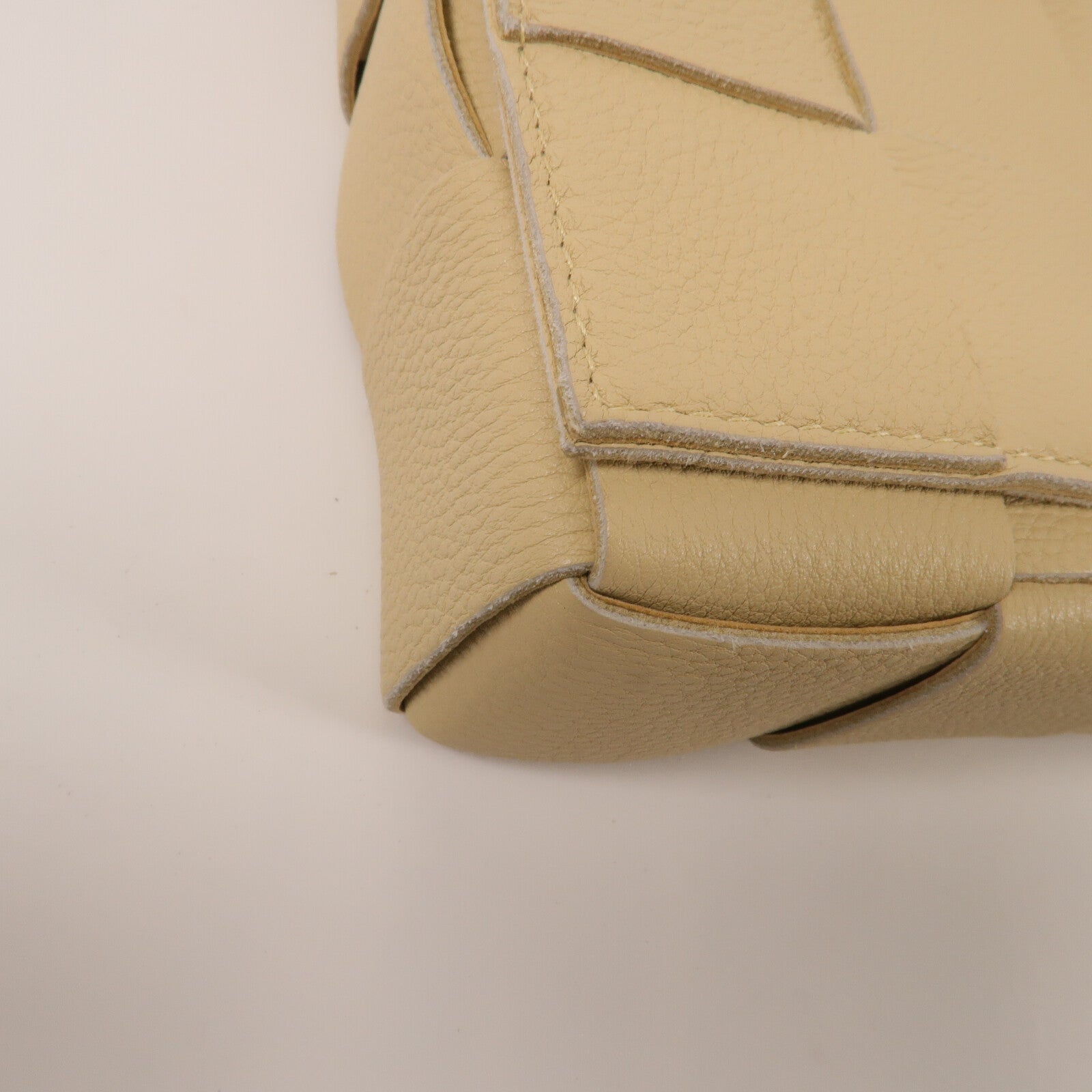 BOTTEGA VENETA 牛皮皮革Cassette Bag肩背袋