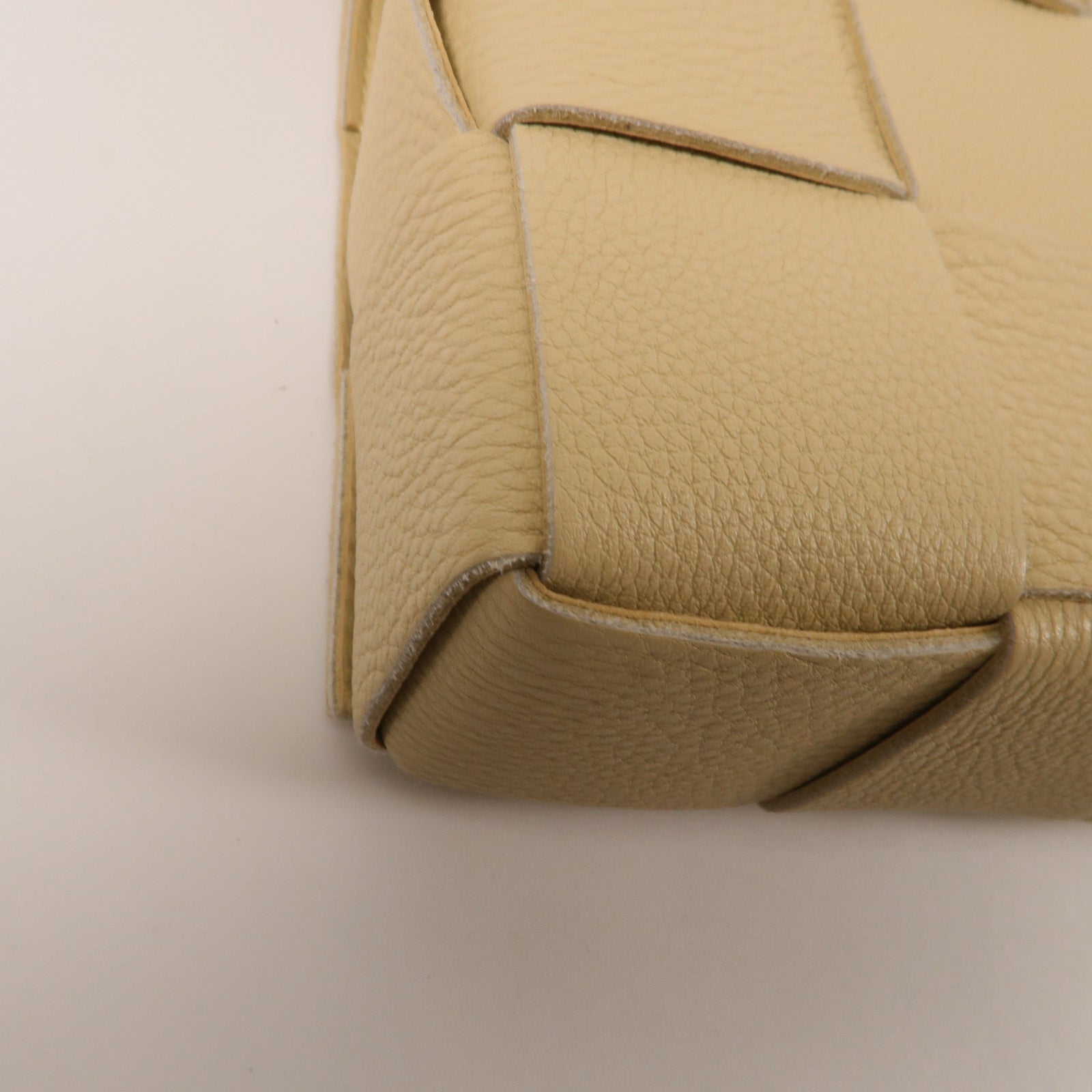 BOTTEGA VENETA 牛皮皮革Cassette Bag肩背袋