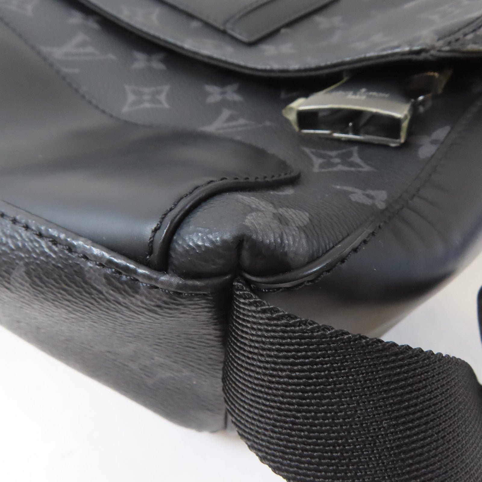 LOUIS VUITTON Monogram Eclipse Messenger PM Voyager銀扣肩背袋黑色
