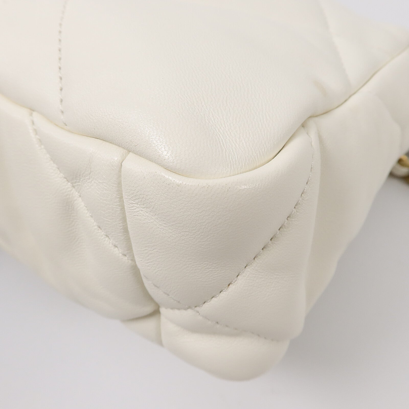 CHANEL 羊皮皮革C19 Small鏈帶肩背袋