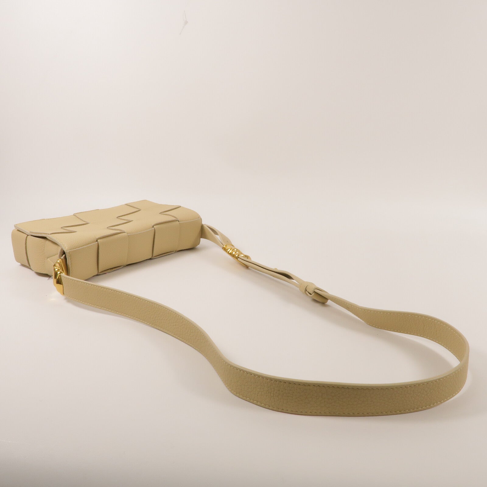 BOTTEGA VENETA 牛皮皮革Cassette Bag肩背袋