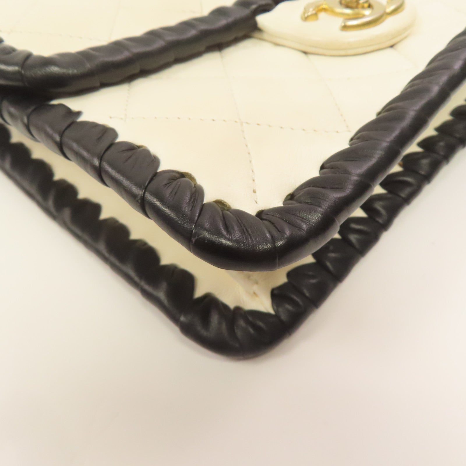 CHANEL Quilted CC GHW Shoulder Bag Lambskin Leather White