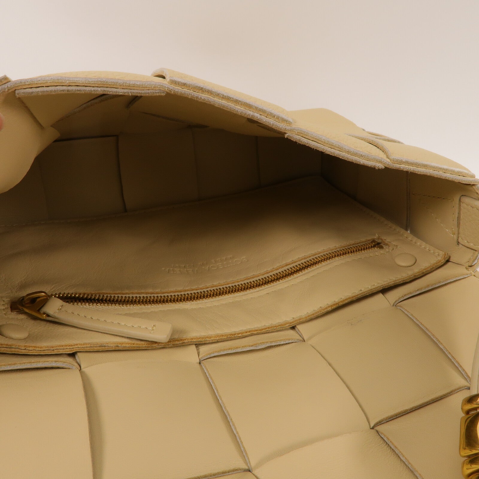 BOTTEGA VENETA 牛皮皮革Cassette Bag肩背袋