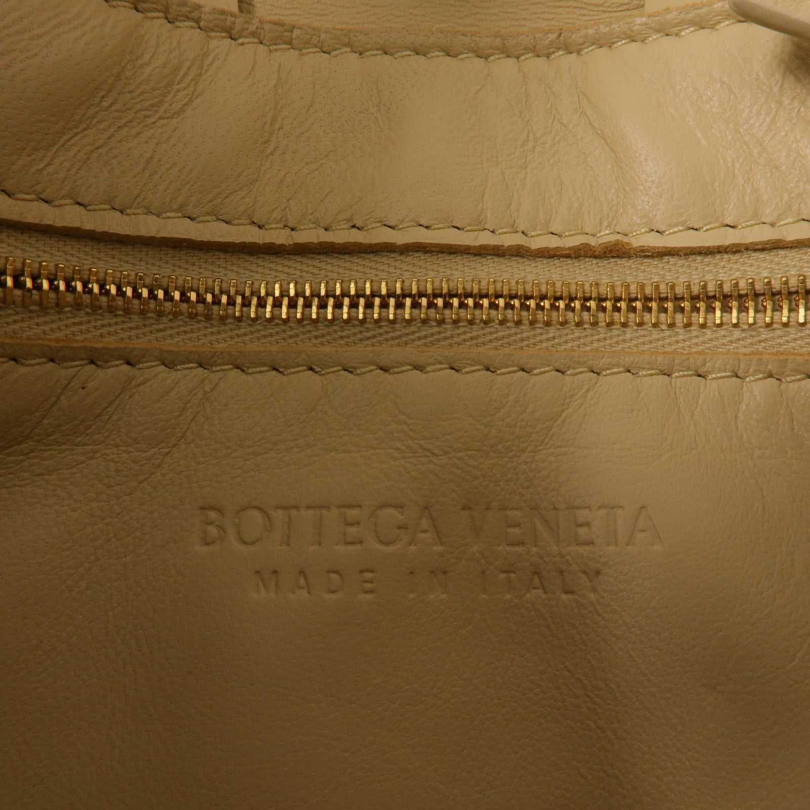 BOTTEGA VENETA 牛皮皮革Cassette Bag肩背袋