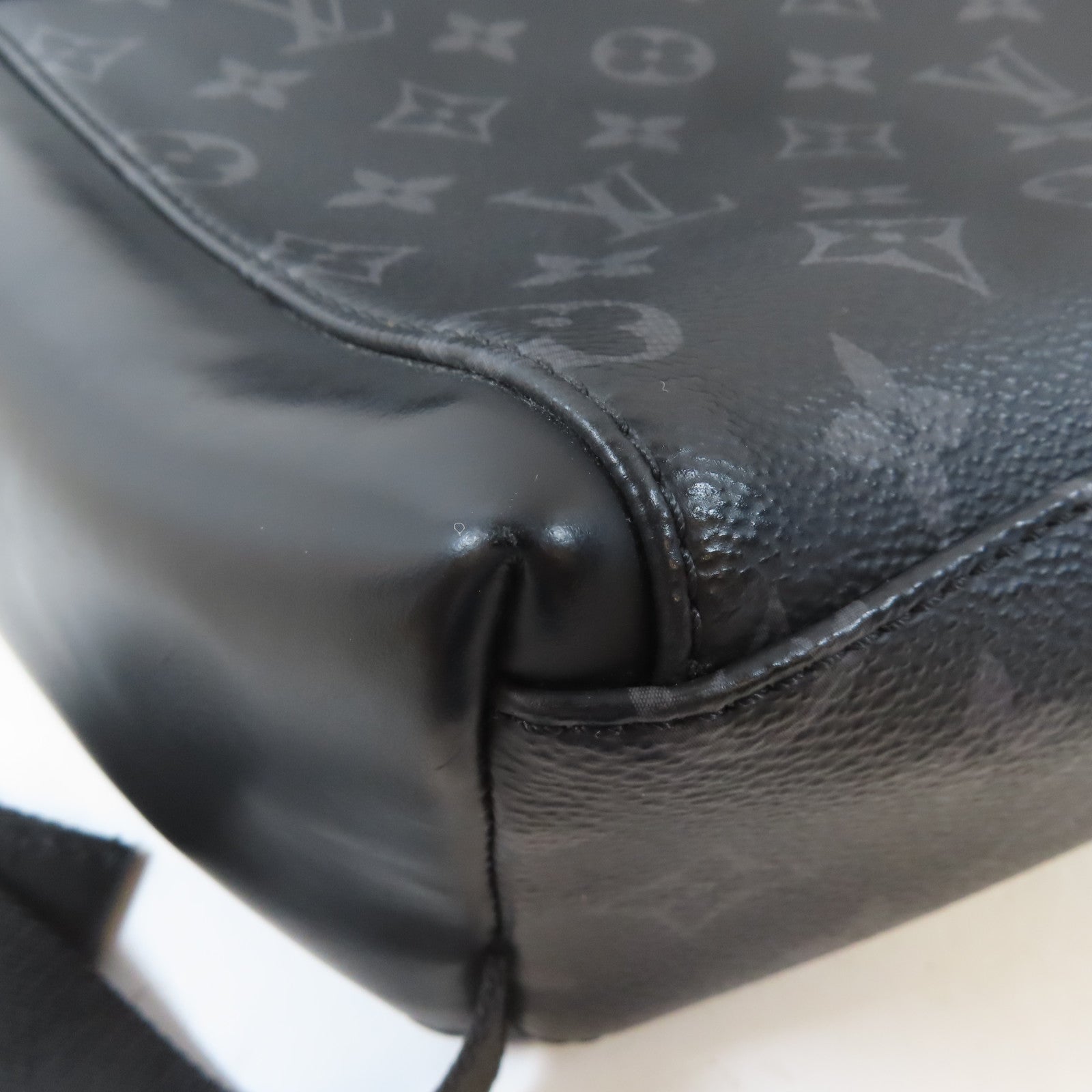 LOUIS VUITTON Monogram Eclipse Messenger PM Voyager銀扣肩背袋黑色
