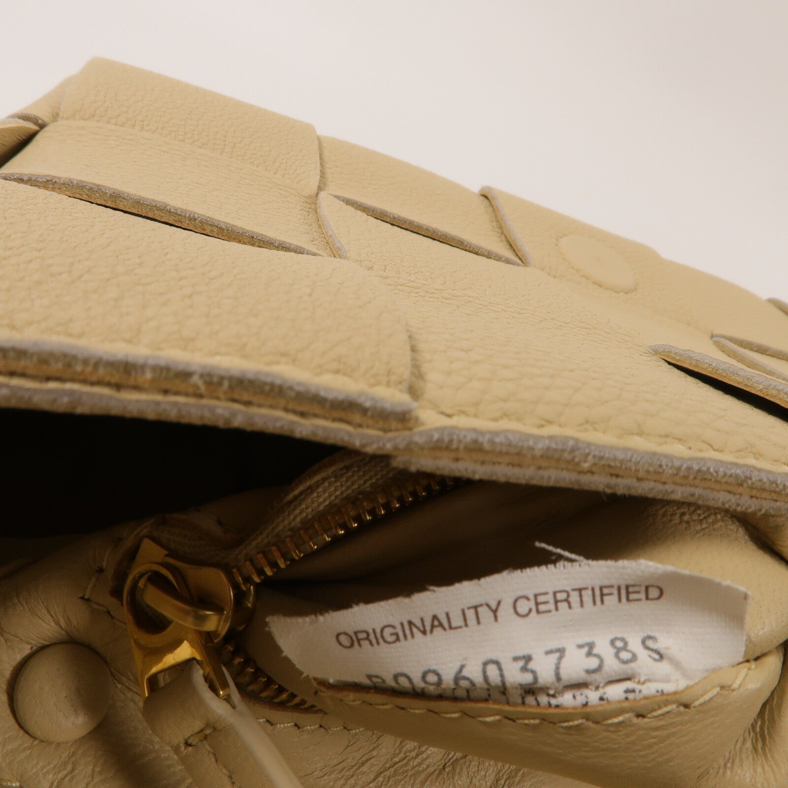BOTTEGA VENETA 牛皮皮革Cassette Bag肩背袋