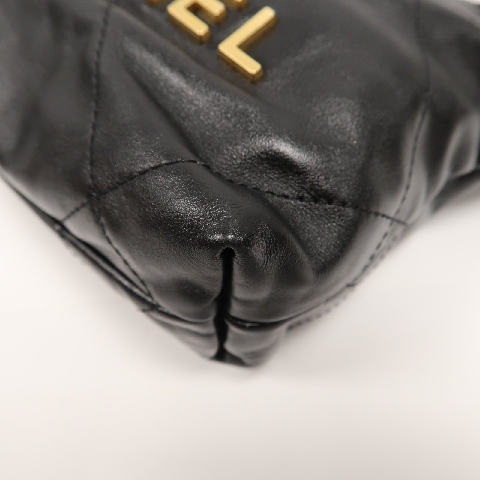 CHANEL 【激減優惠】菱格牛皮皮革C22 Mini金扣鏈帶肩背袋黑色
