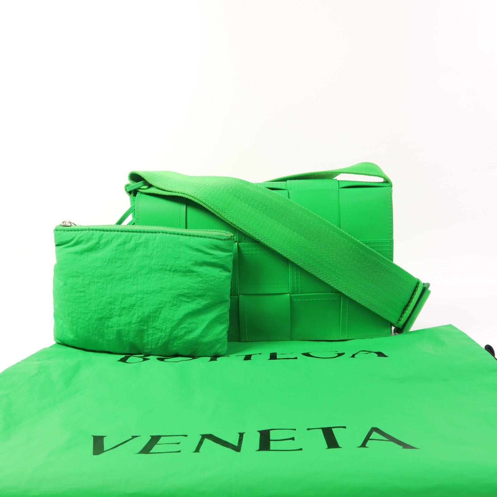 BOTTEGA VENETA PVC Cassette Bag銀扣肩背袋