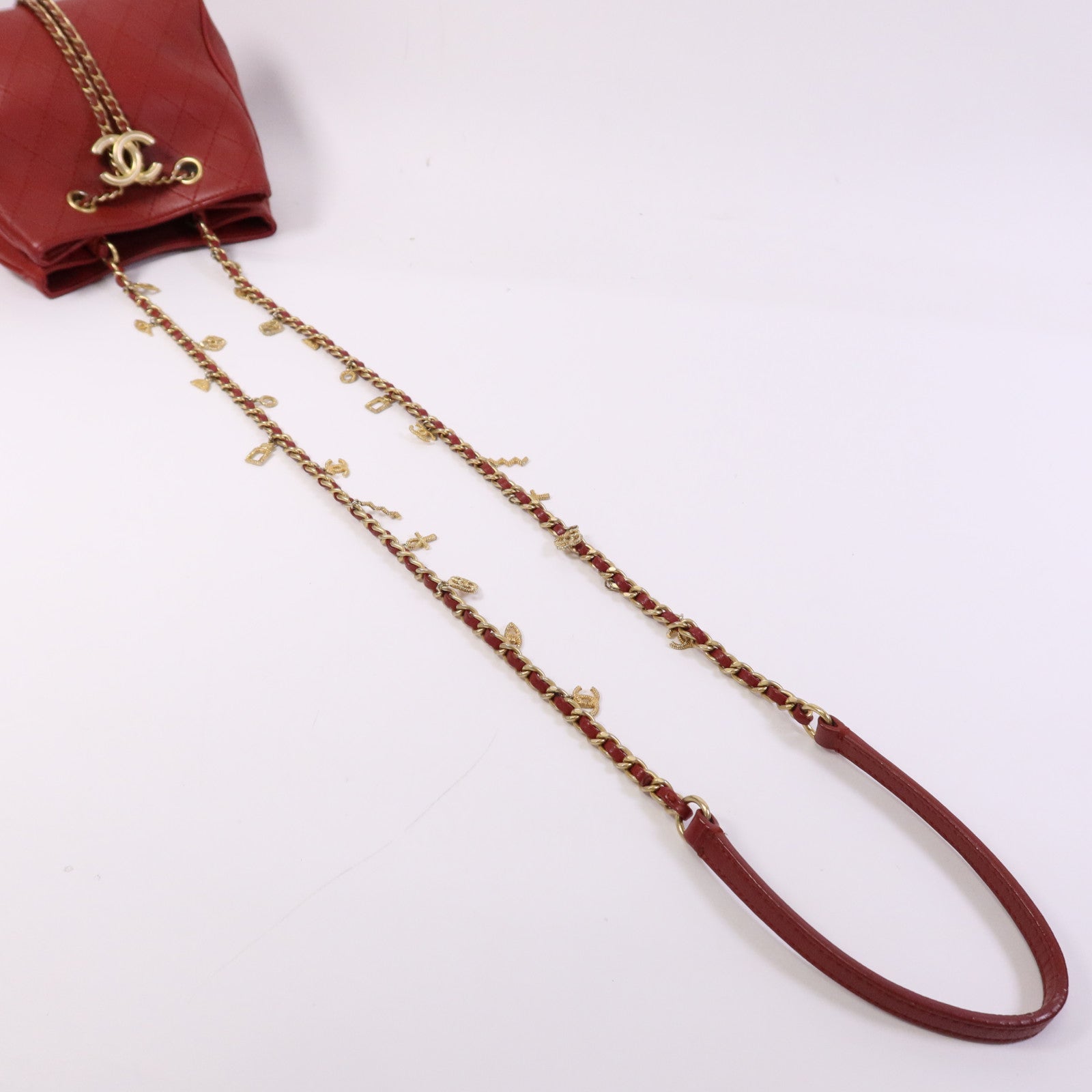 CHANEL 牛皮皮革Egyptian Amulet金扣鏈帶肩背袋