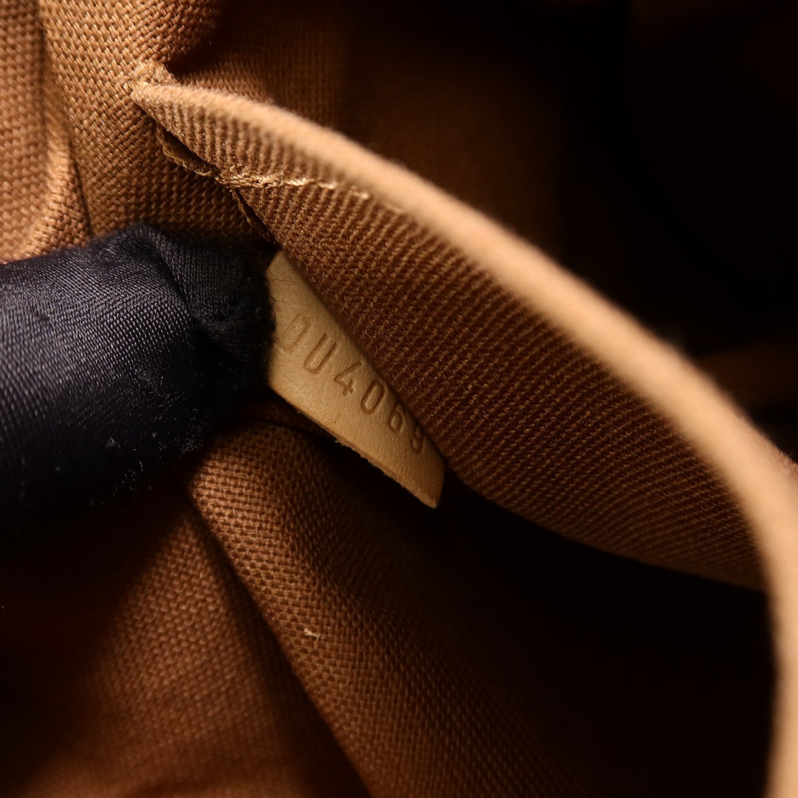 LOUIS VUITTON Monogram Thames GM肩背袋