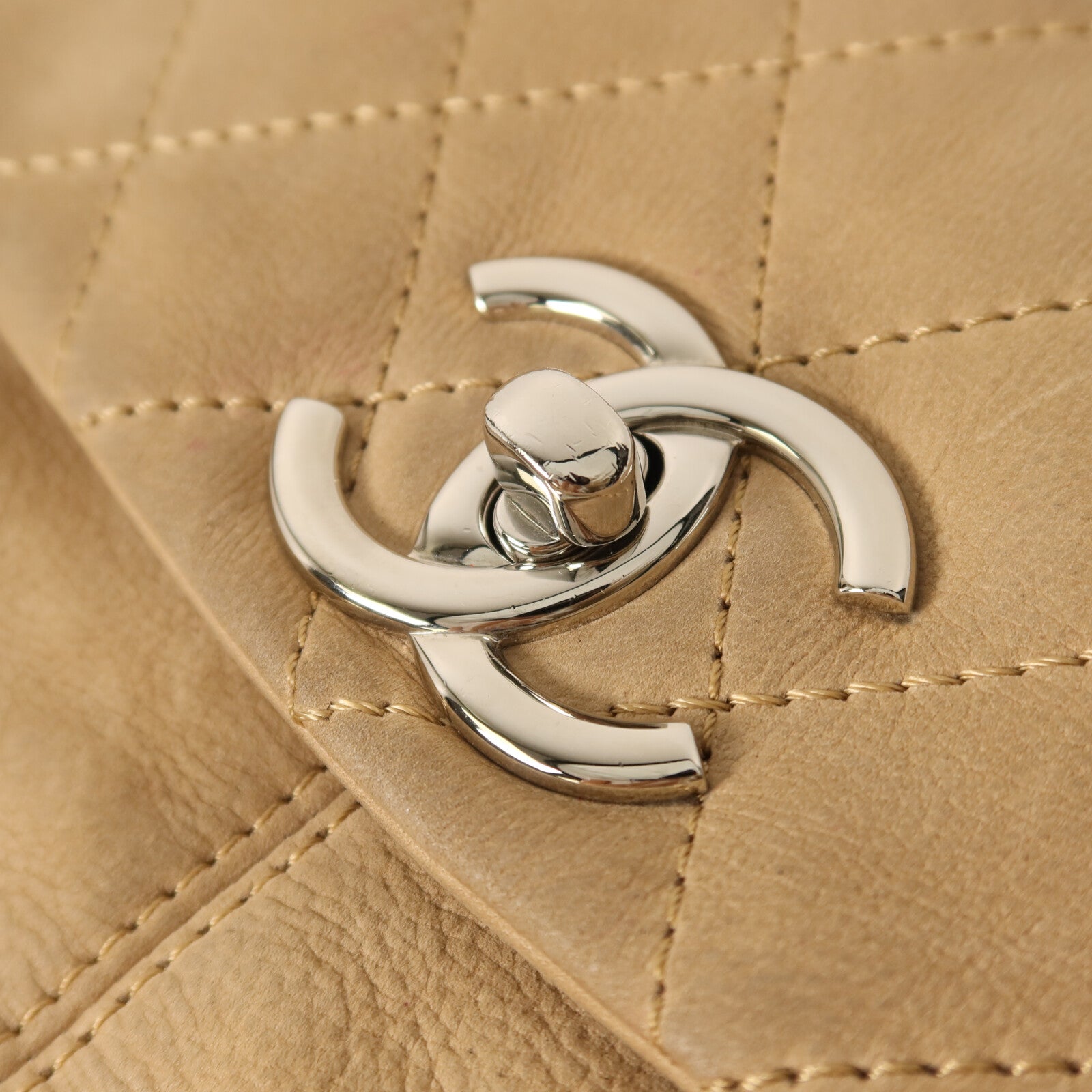 CHANEL Nubuck Seasonal Flap Bag銀扣鏈帶肩背袋
