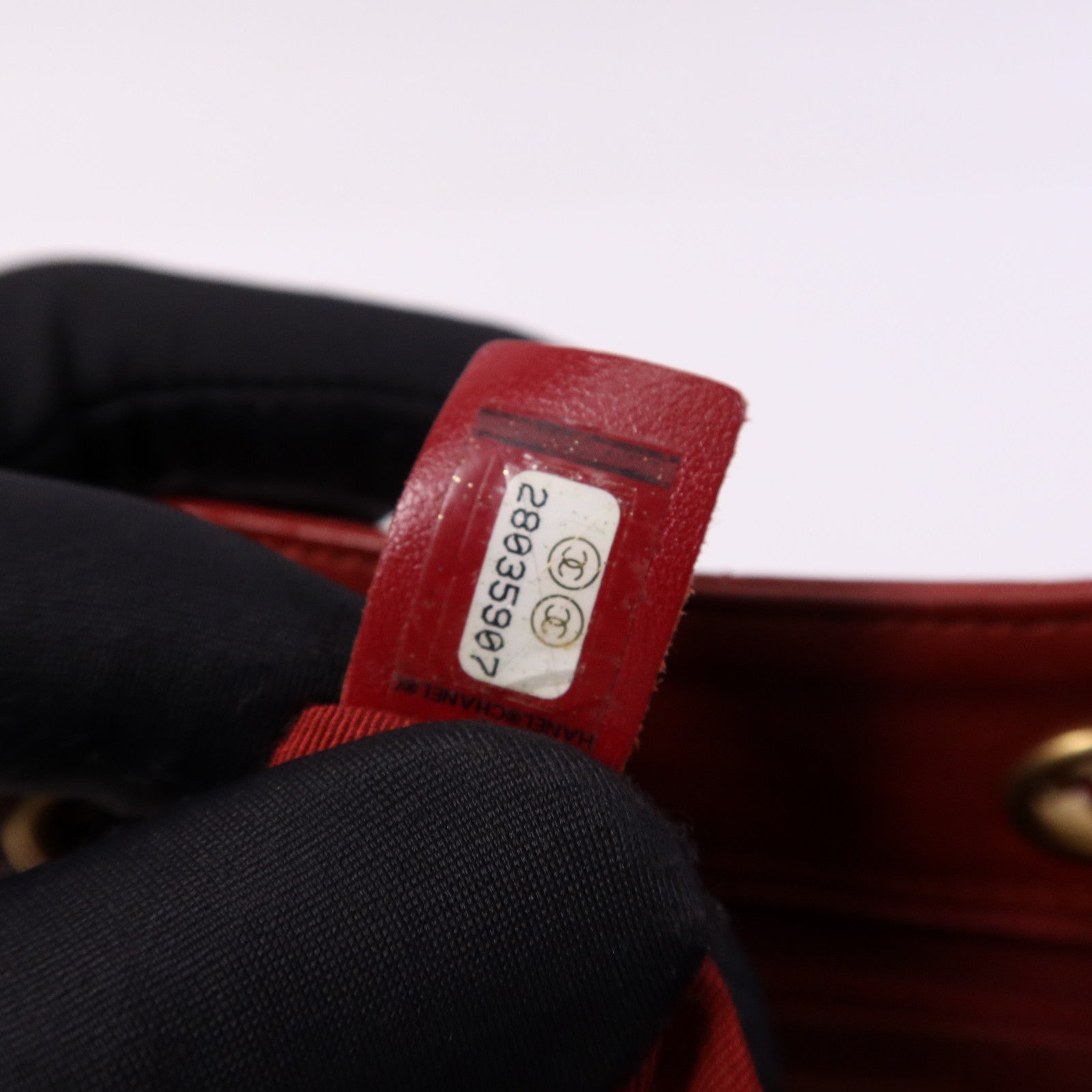 CHANEL 牛皮皮革Egyptian Amulet金扣鏈帶肩背袋