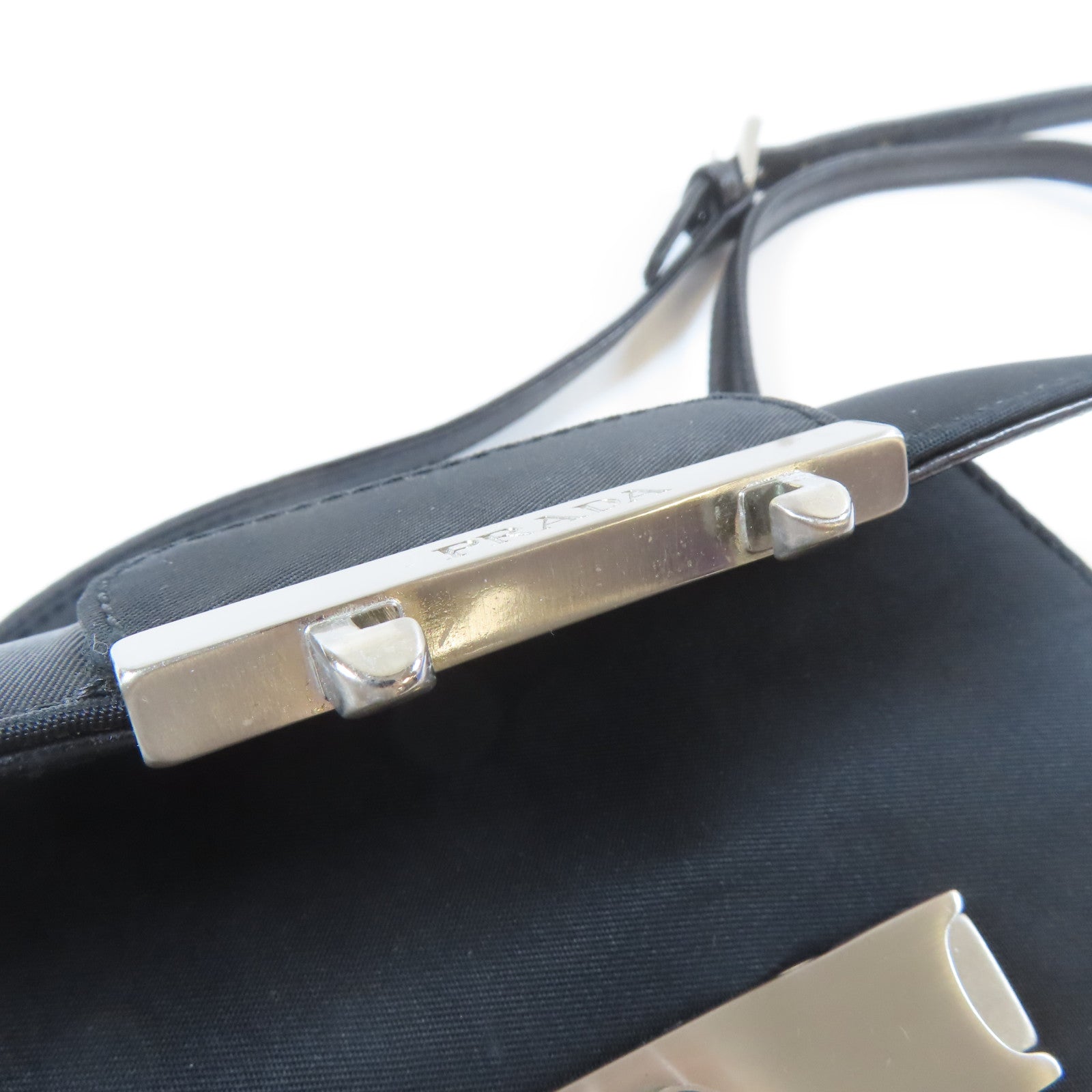 PRADA 尼龍Shoulder Bag銀扣肩背袋黑色