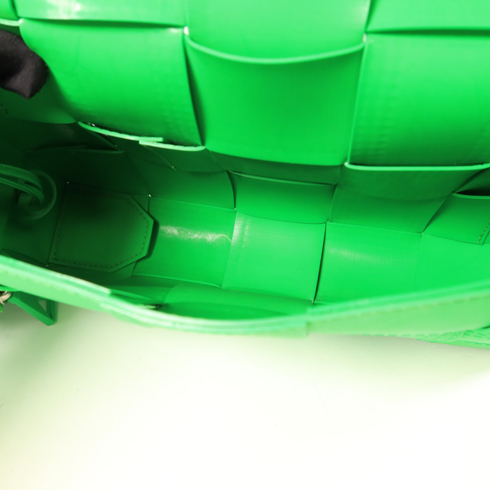 BOTTEGA VENETA PVC Cassette Bag銀扣肩背袋