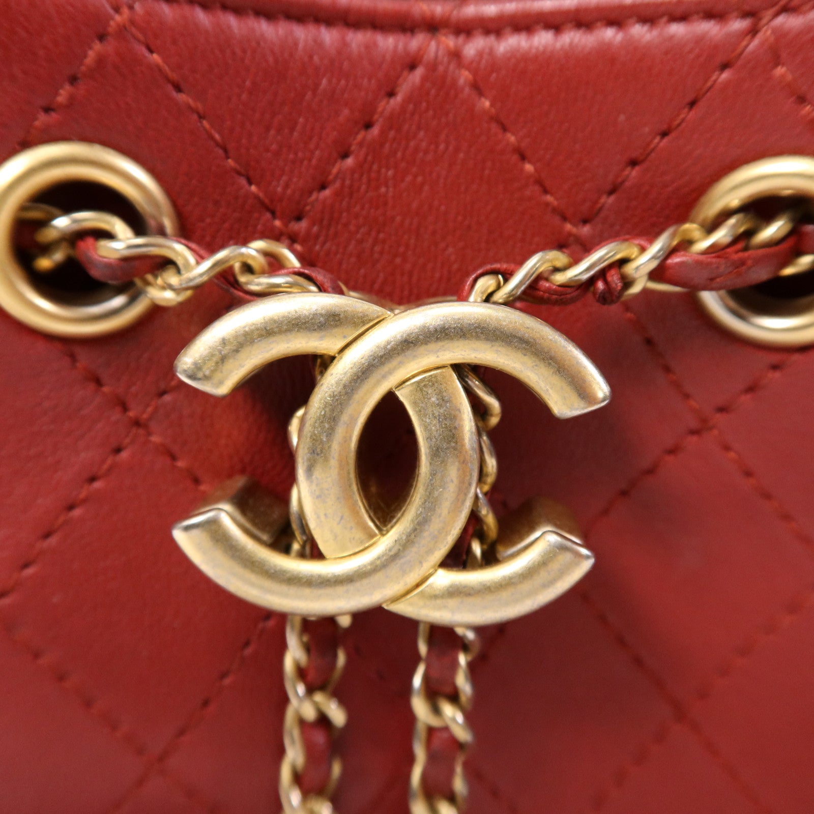 CHANEL 牛皮皮革Egyptian Amulet金扣鏈帶肩背袋