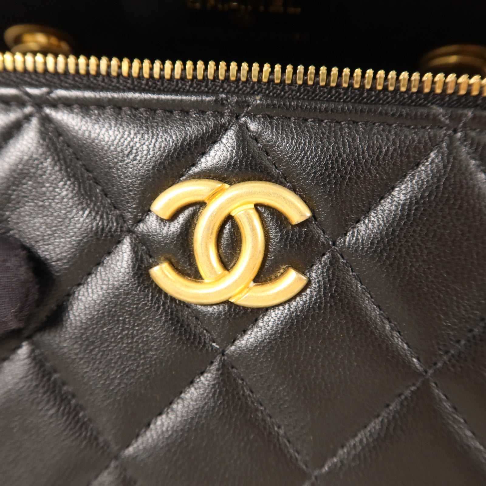 CHANEL 【激減優惠】羊皮皮革Vanity Bag金扣鏈帶肩背袋