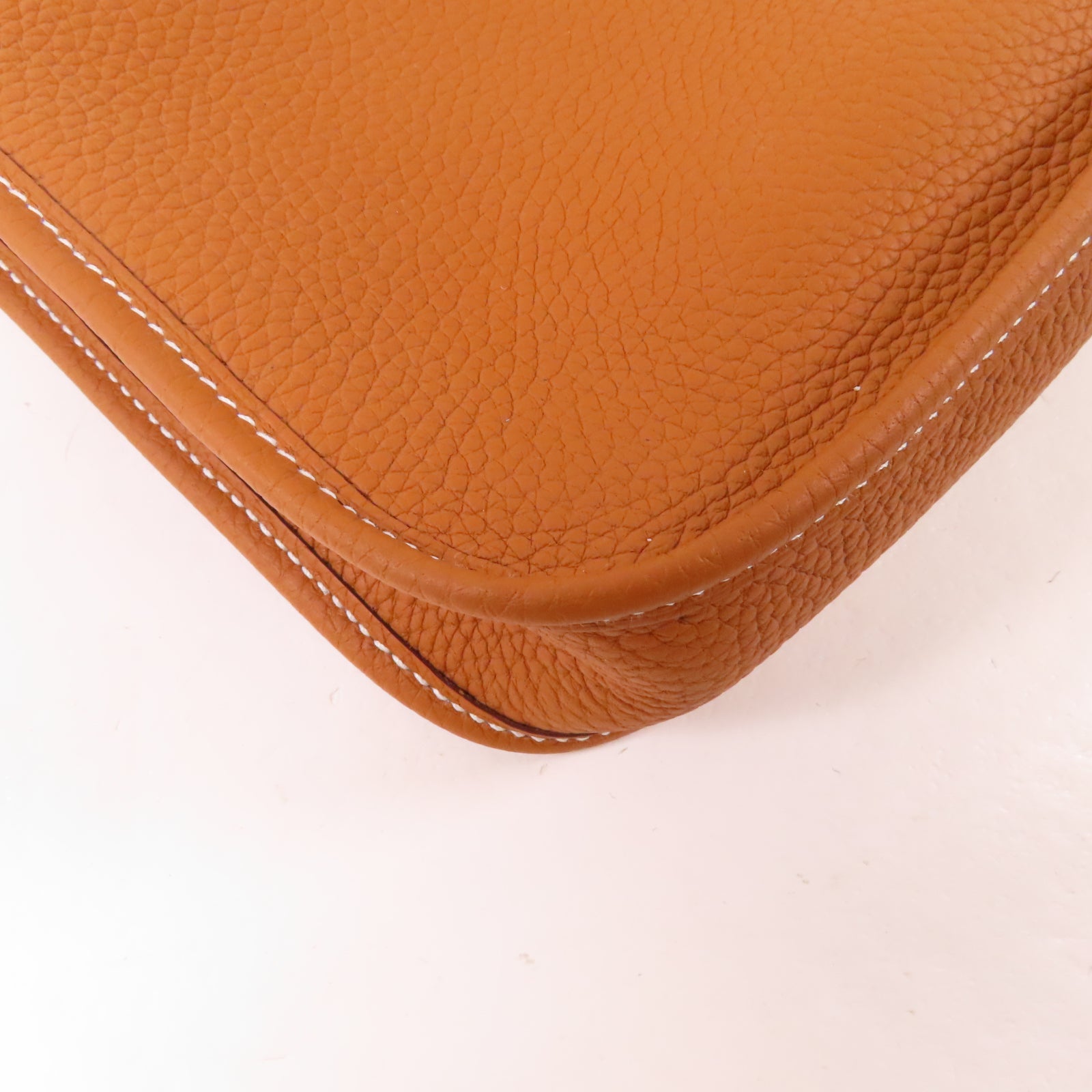 HERMES 【激減優惠】Clemence皮革Evelyne TPM Shoulder Bag金扣肩背袋Gold經典駝色