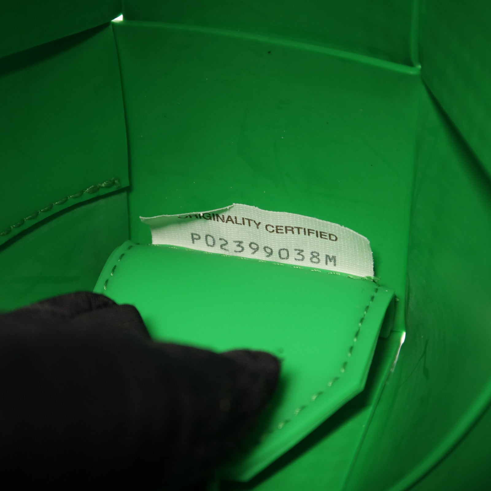 BOTTEGA VENETA PVC Cassette Bag銀扣肩背袋