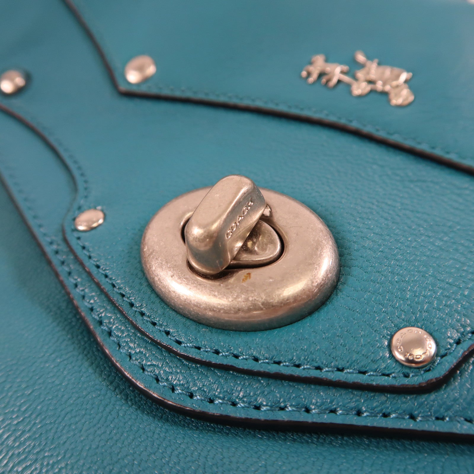 COACH 牛皮皮革Shoulder Bag銀扣肩背袋