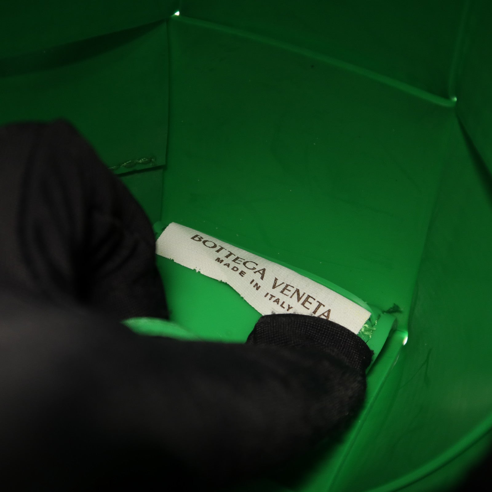 BOTTEGA VENETA PVC Cassette Bag銀扣肩背袋