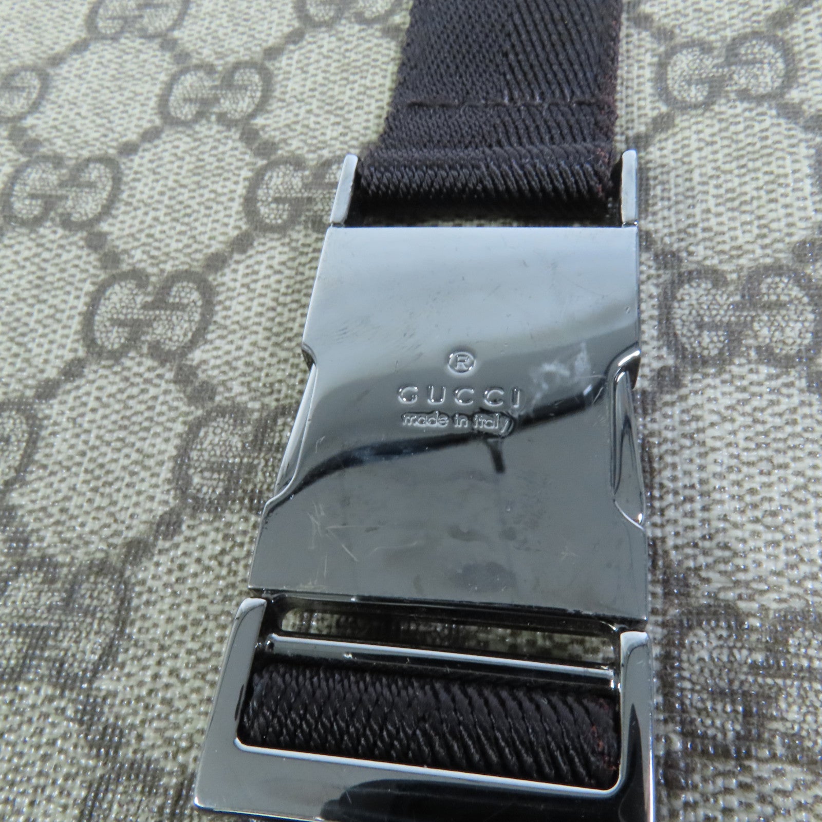 GUCCI 塗層帆布Shoulder Bag銀扣肩背袋