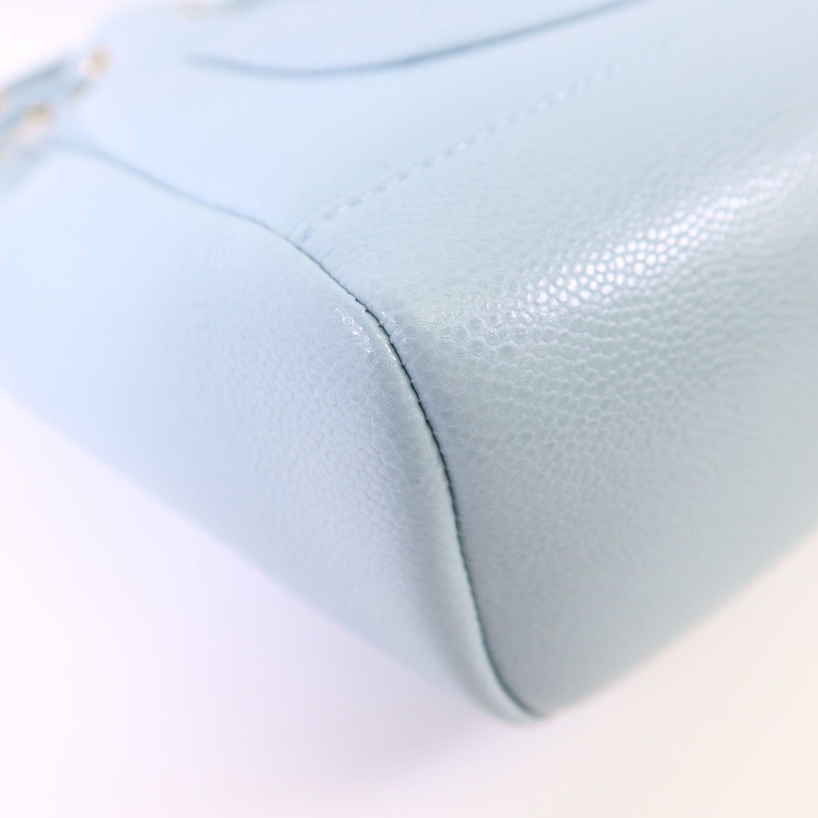 CHANEL 牛皮皮革Bucket Bag金扣鏈帶肩背袋