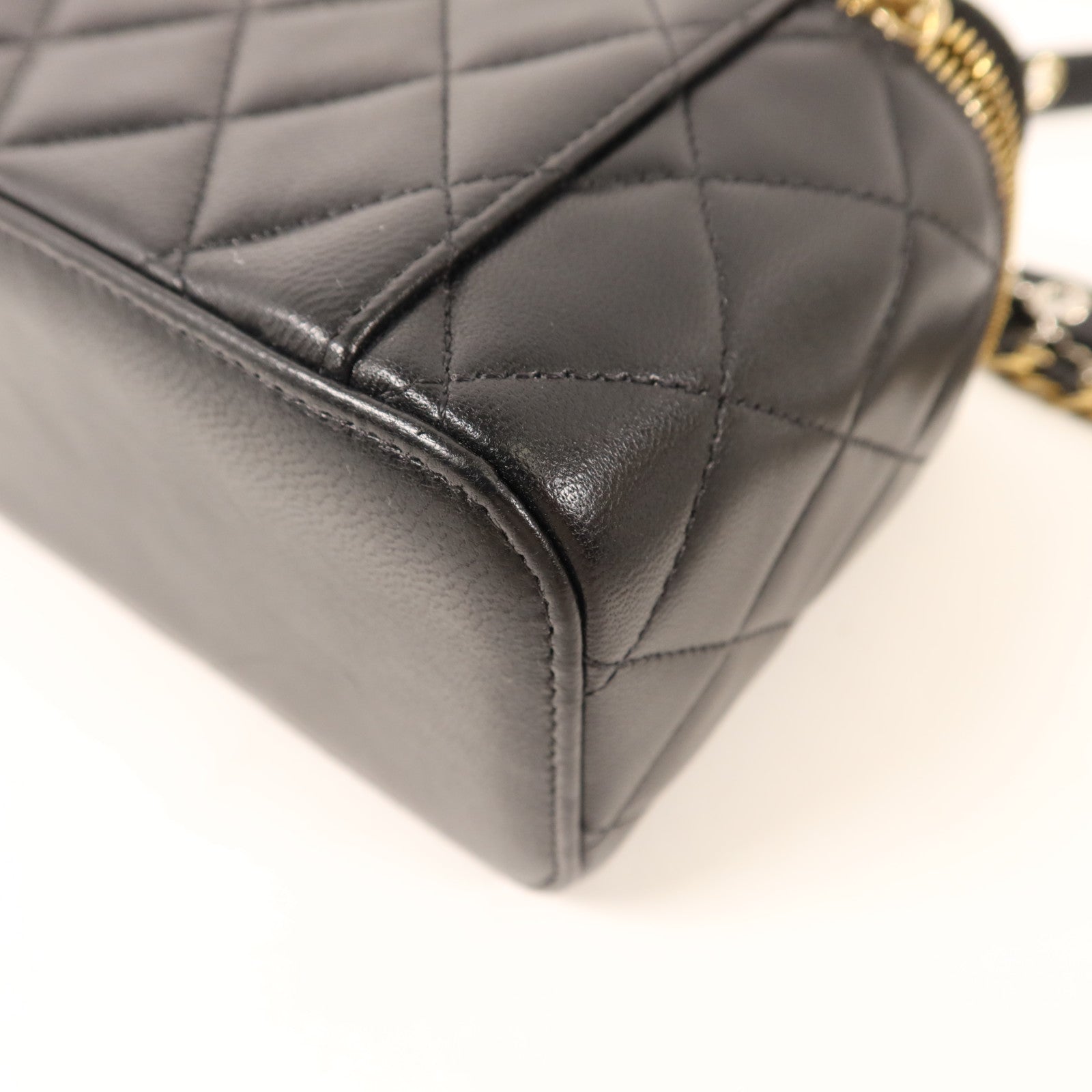 CHANEL 【激減優惠】羊皮皮革Vanity Bag金扣鏈帶肩背袋