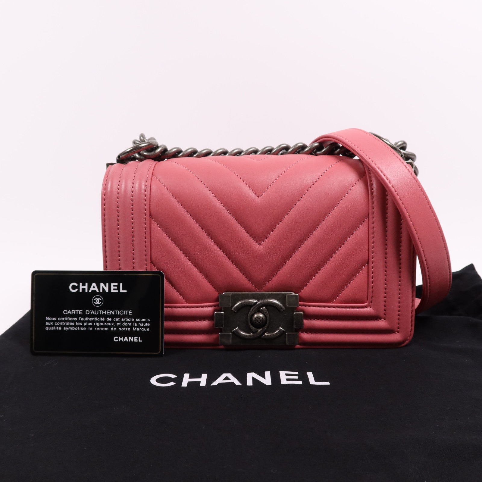 CHANEL 羊皮皮革Boy 20銀扣鏈帶肩背袋