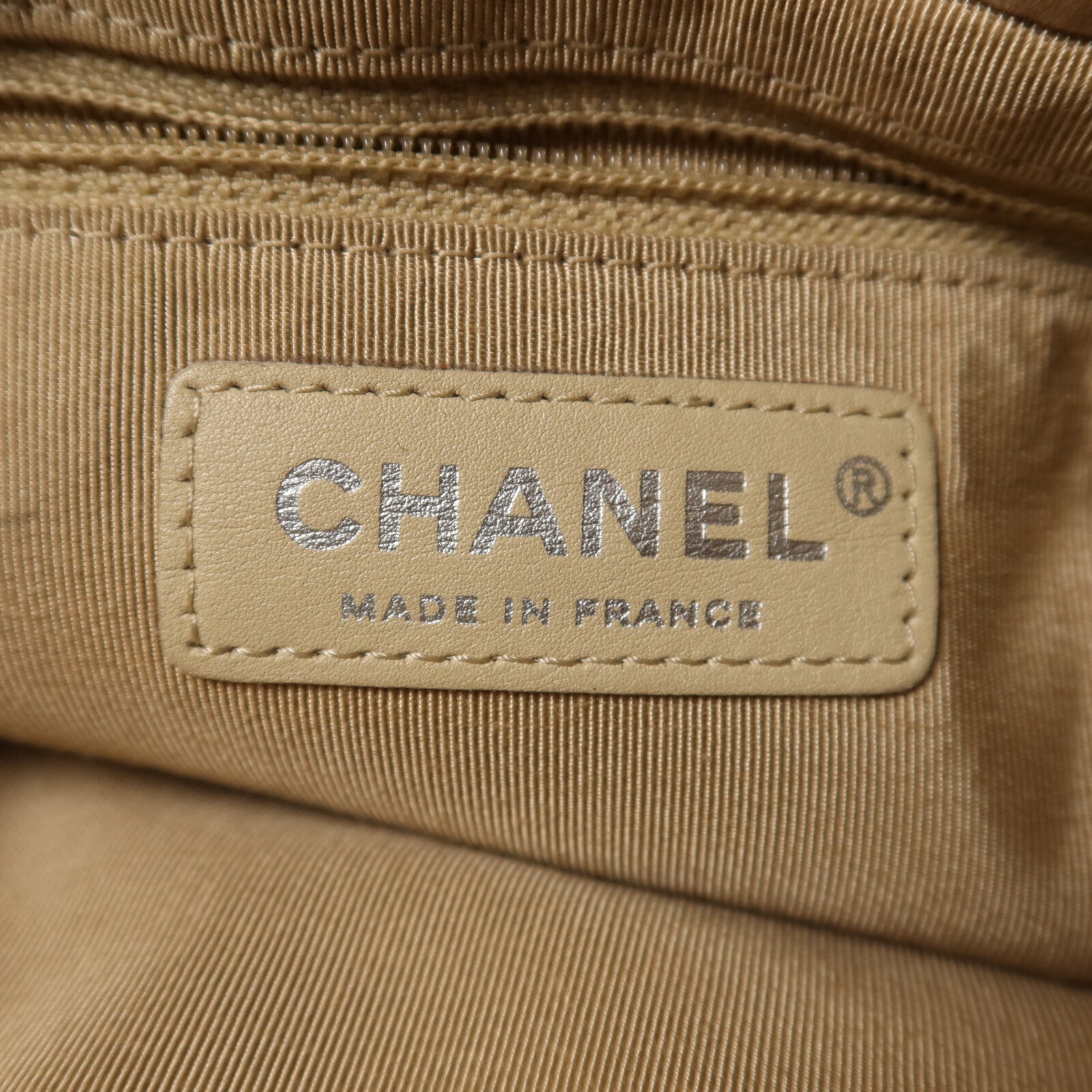 CHANEL Nubuck Seasonal Flap Bag銀扣鏈帶肩背袋