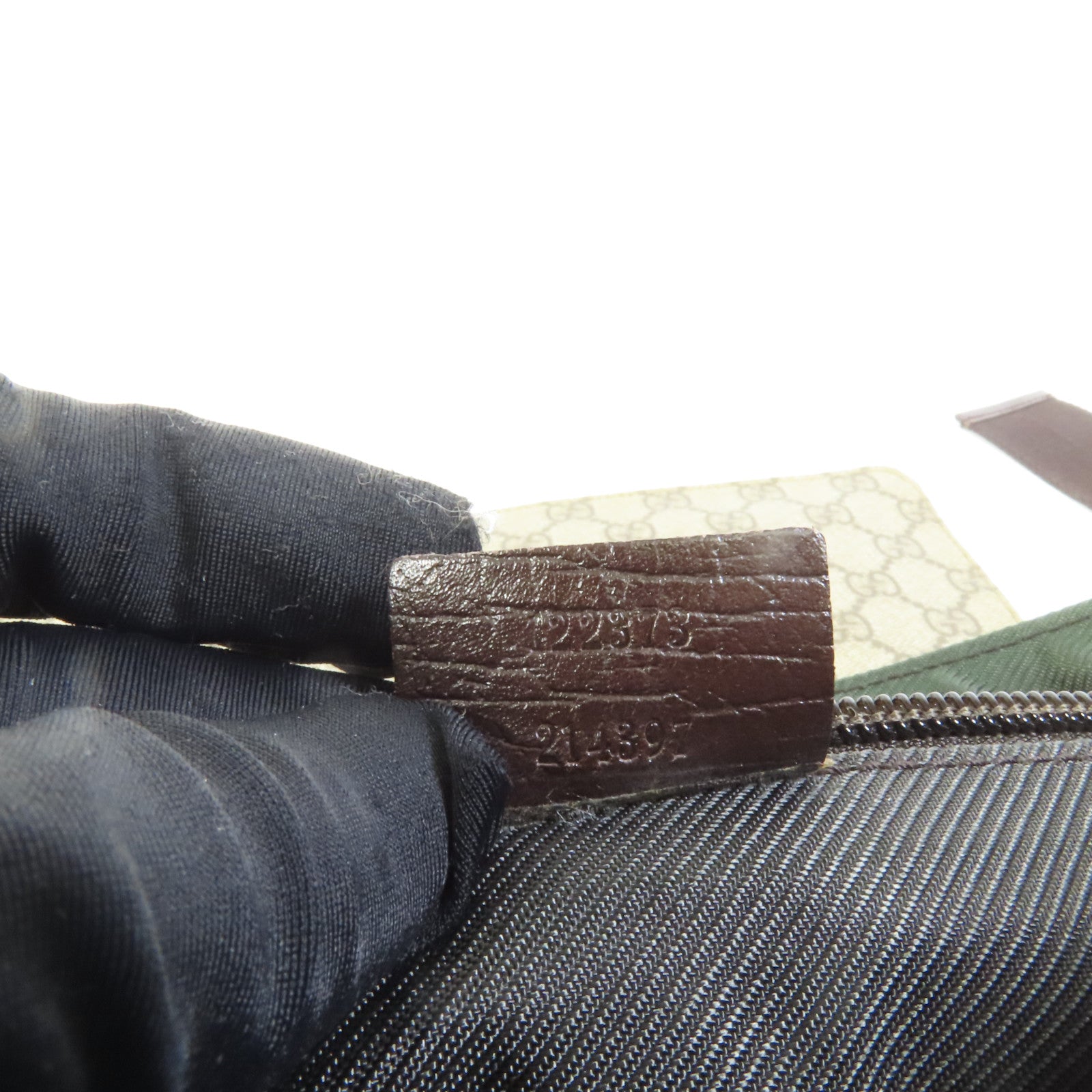 GUCCI 塗層帆布Shoulder Bag銀扣肩背袋