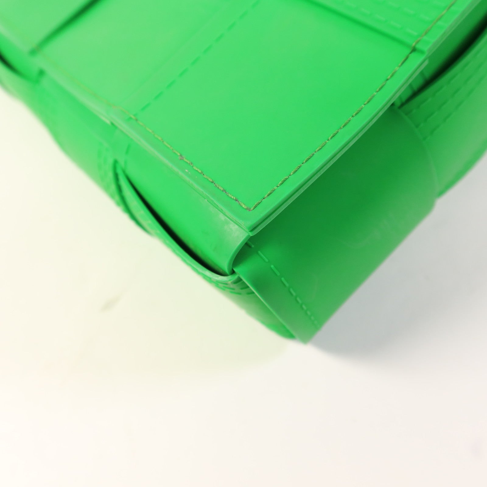 BOTTEGA VENETA PVC Cassette Bag銀扣肩背袋