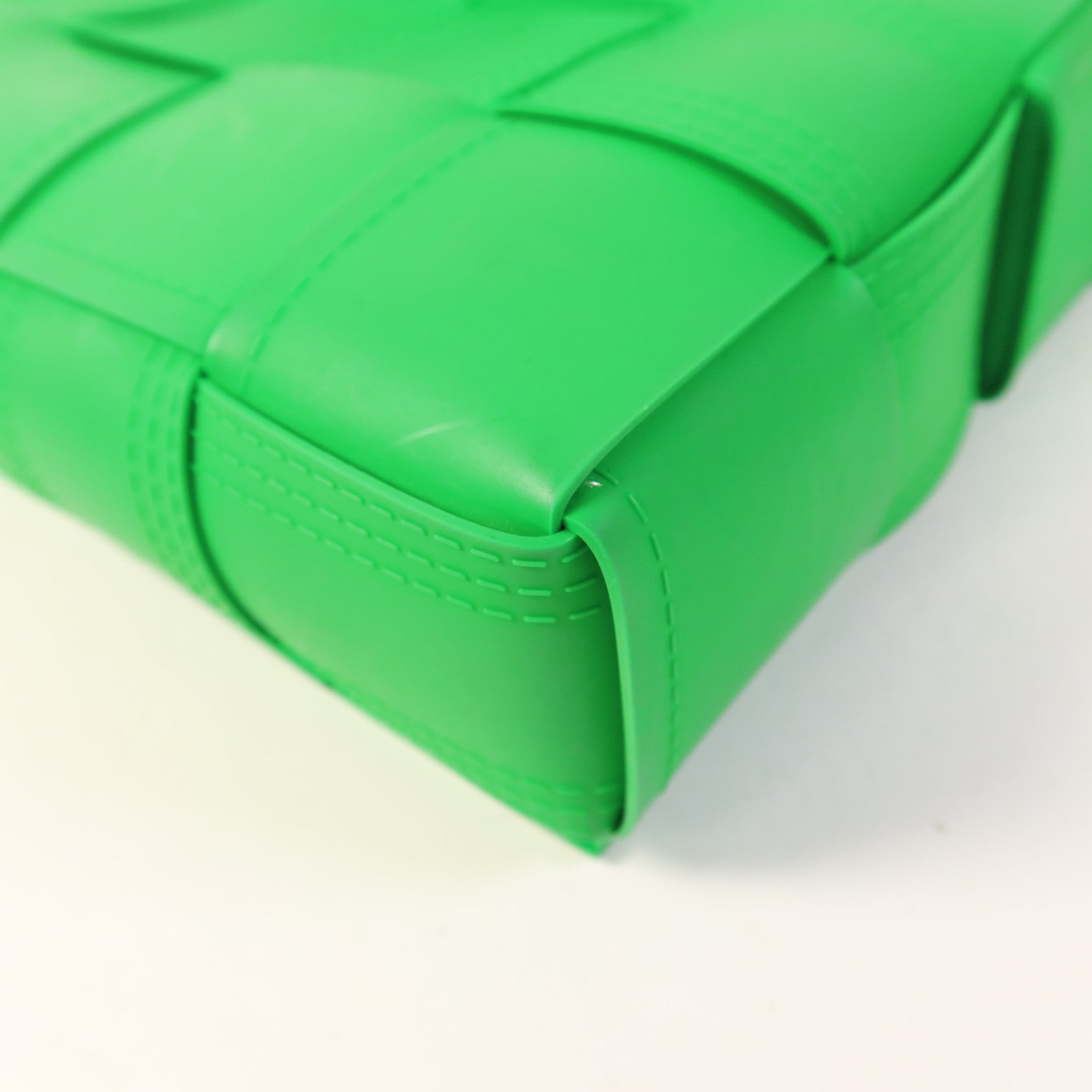 BOTTEGA VENETA PVC Cassette Bag銀扣肩背袋