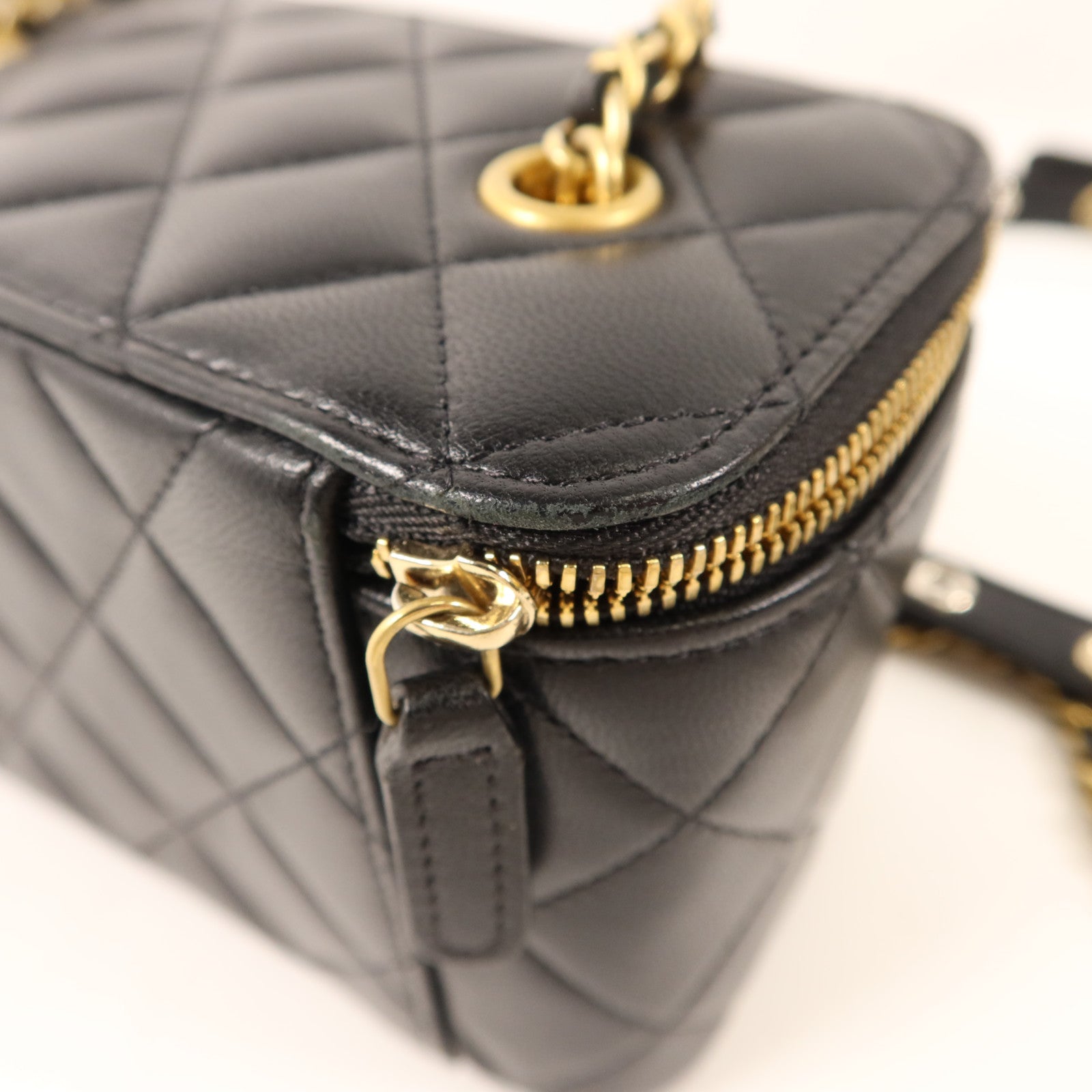 CHANEL 【激減優惠】羊皮皮革Vanity Bag金扣鏈帶肩背袋