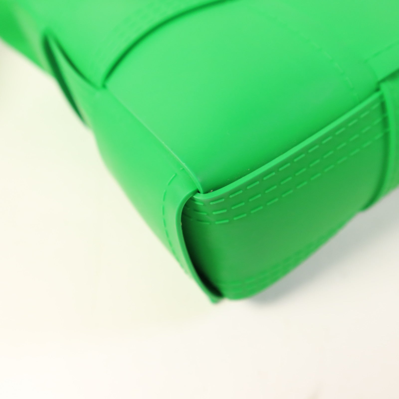 BOTTEGA VENETA PVC Cassette Bag銀扣肩背袋