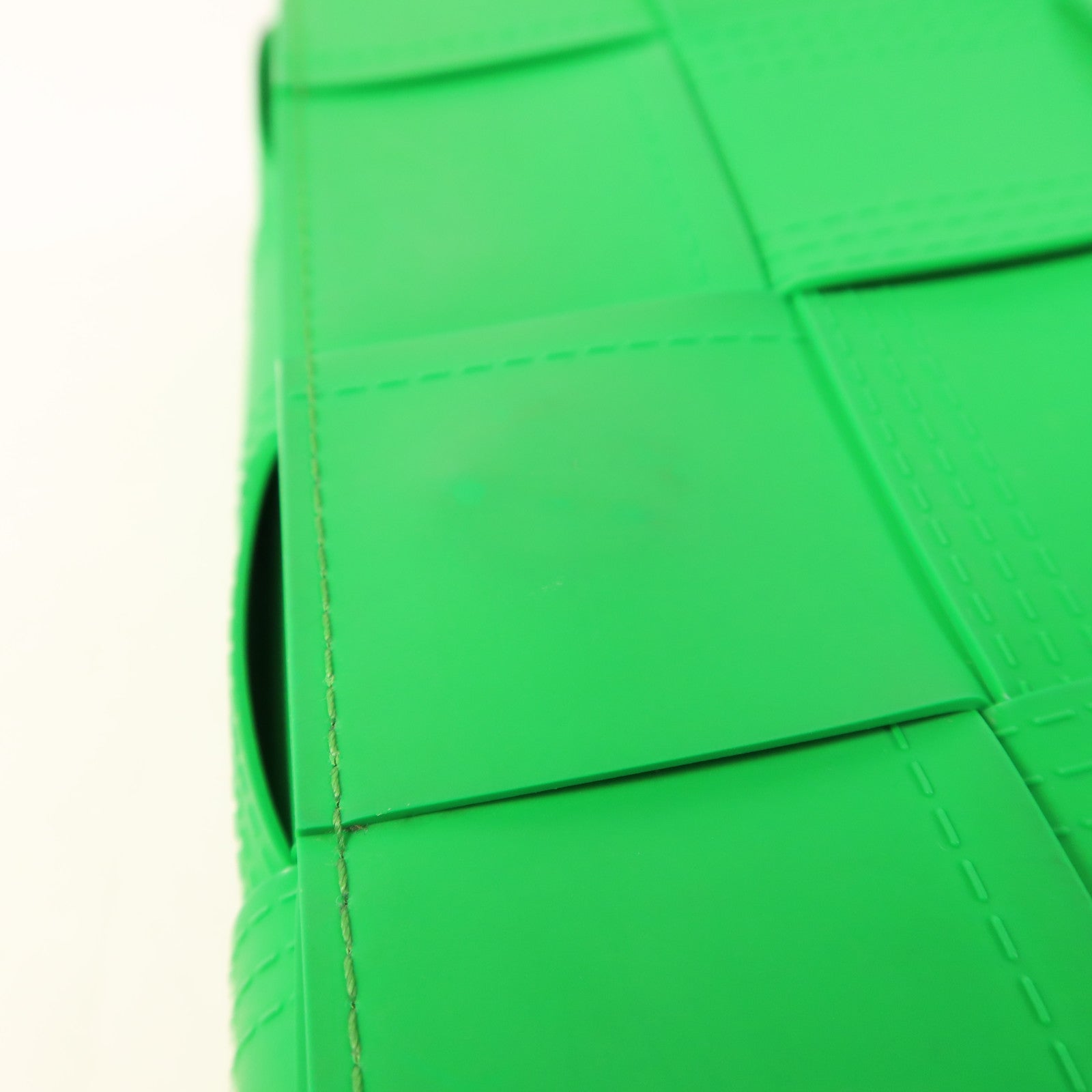 BOTTEGA VENETA PVC Cassette Bag銀扣肩背袋