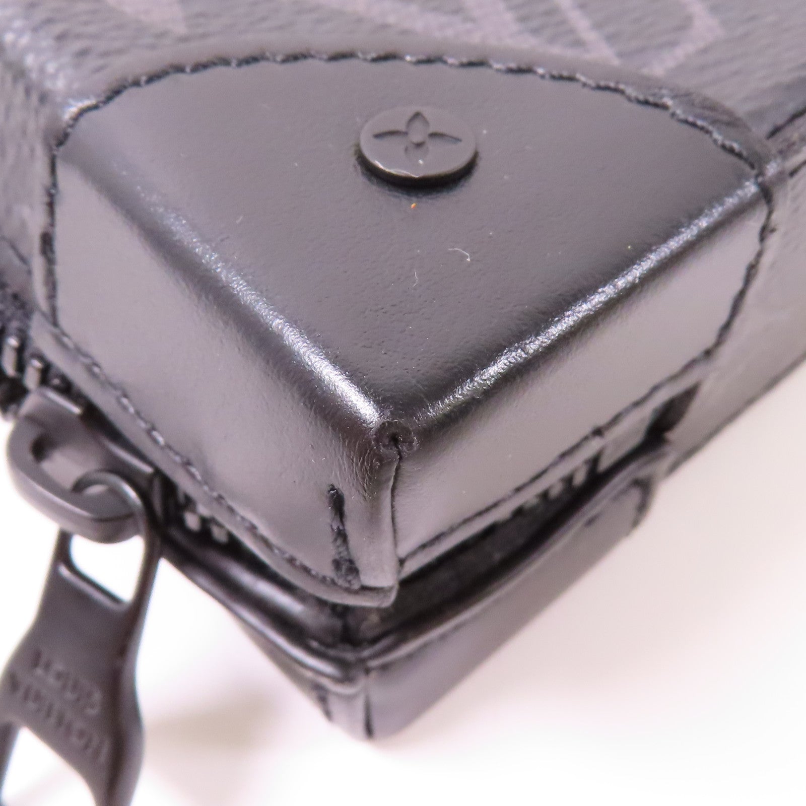 LOUIS VUITTON Monogram Eclipse Soft Trunk Wallet肩背袋