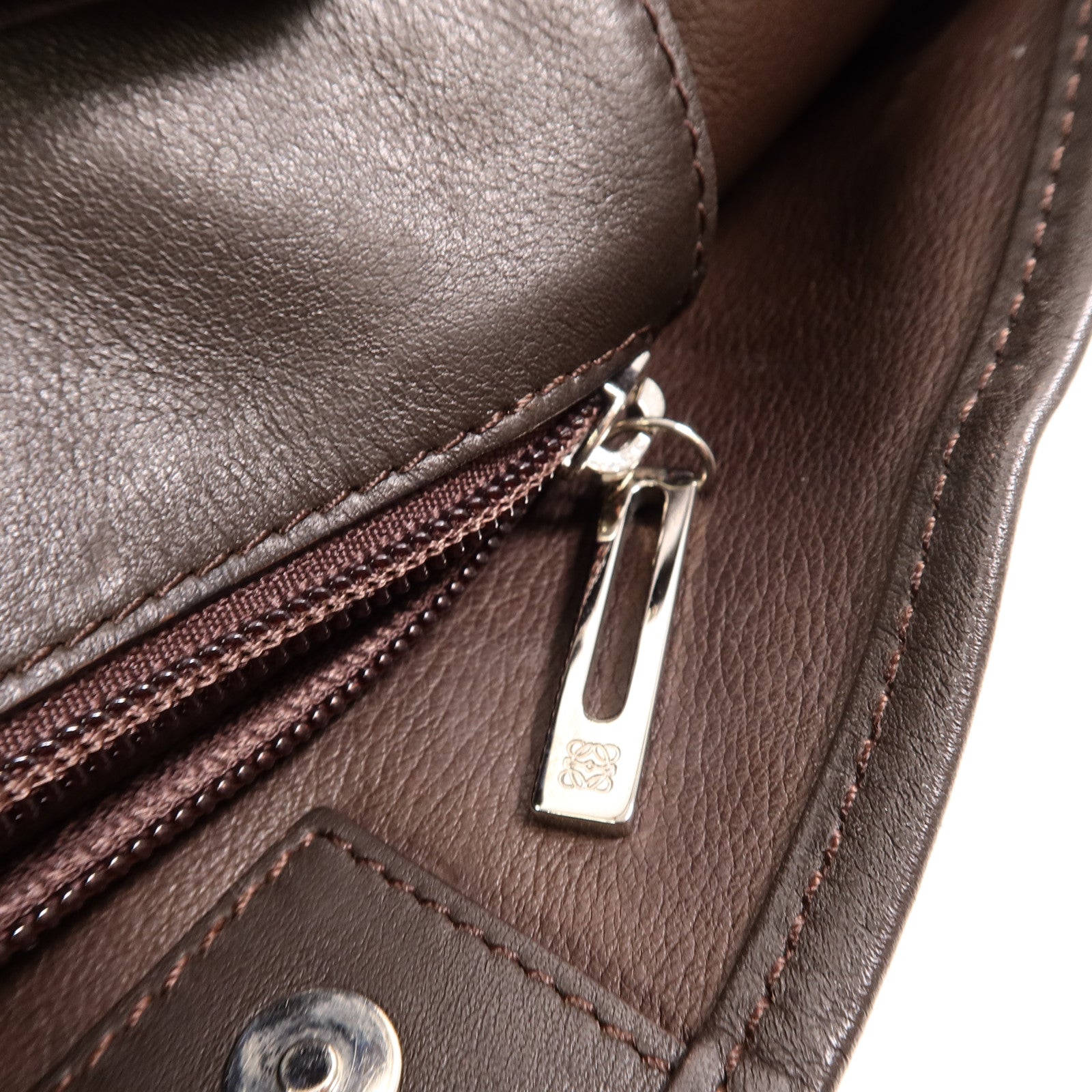 LOEWE 麂皮皮革Anagram肩背袋