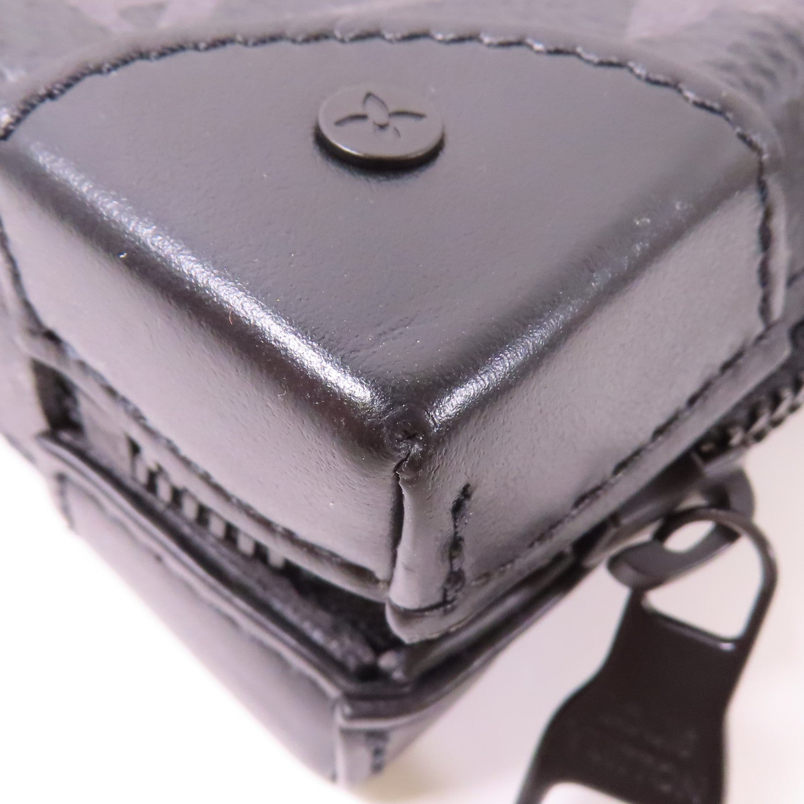 LOUIS VUITTON Monogram Eclipse Soft Trunk Wallet肩背袋