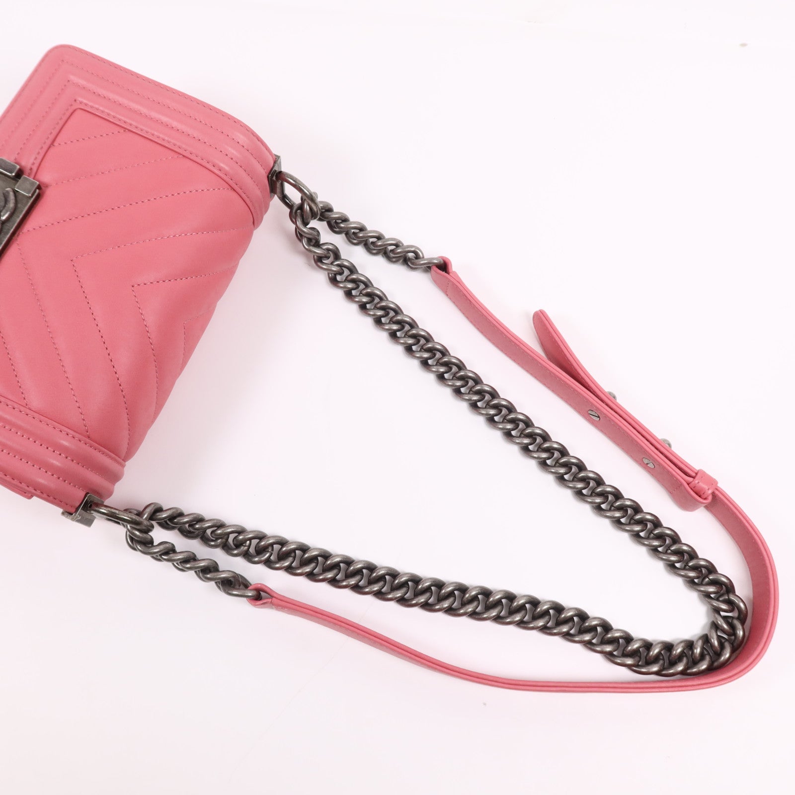 CHANEL 羊皮皮革Boy 20銀扣鏈帶肩背袋