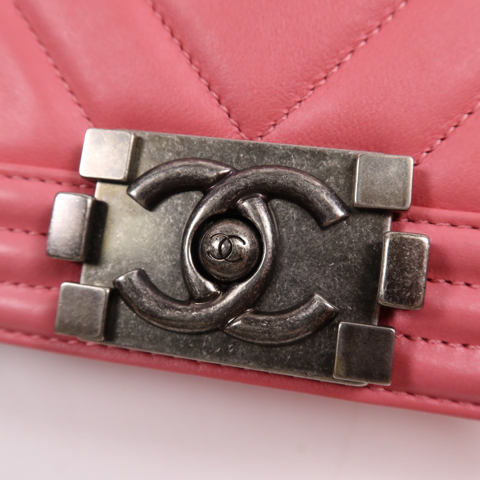 CHANEL 羊皮皮革Boy 20銀扣鏈帶肩背袋