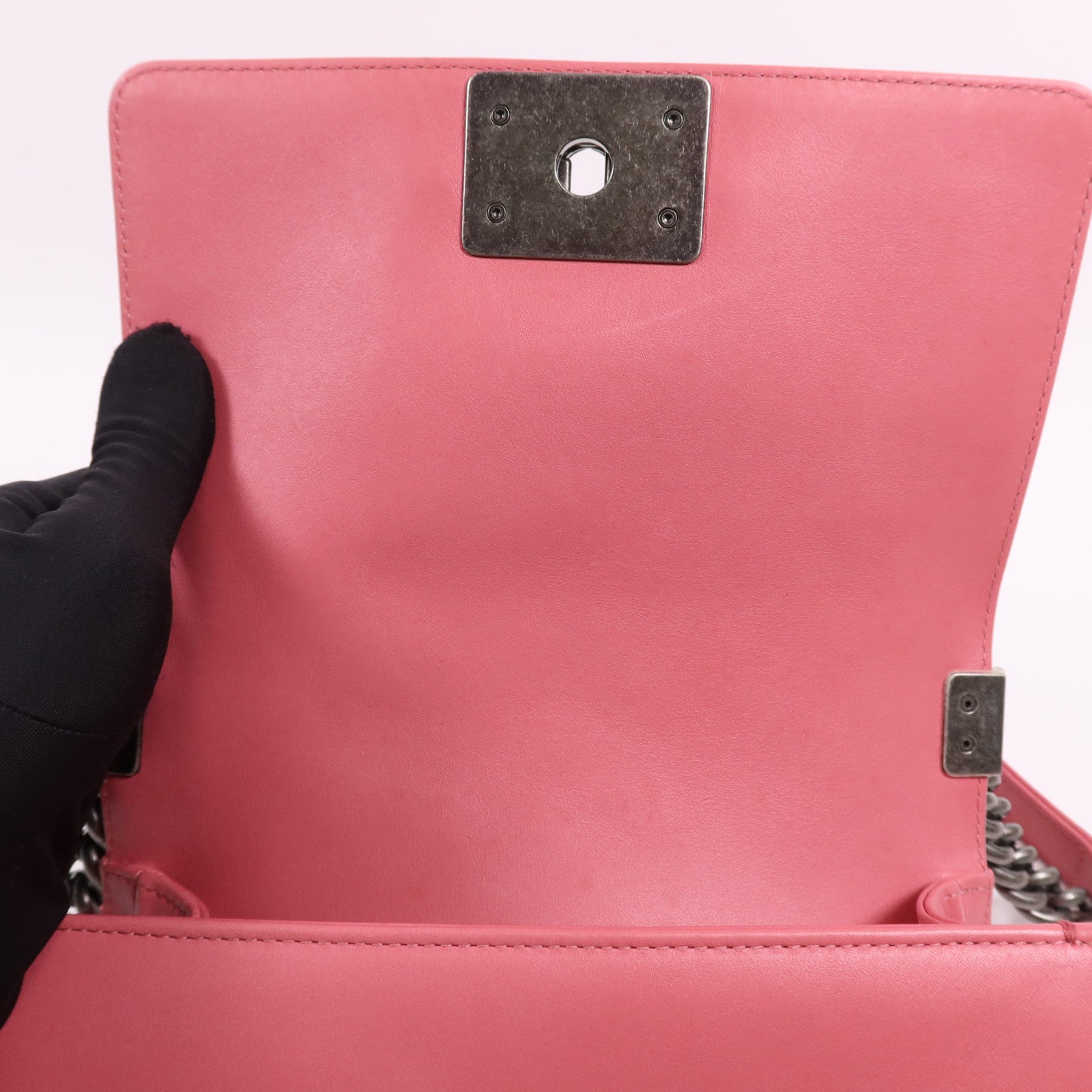 CHANEL 羊皮皮革Boy 20銀扣鏈帶肩背袋