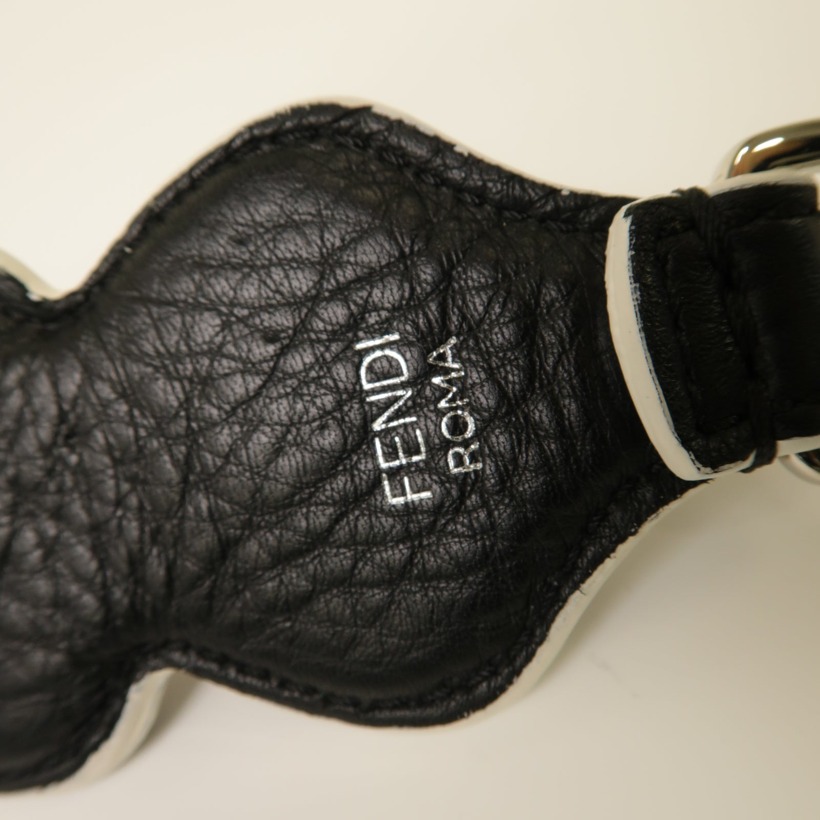 FENDI 【激減優惠】牛皮皮革Shoulder Strap銀扣肩背帶黒色