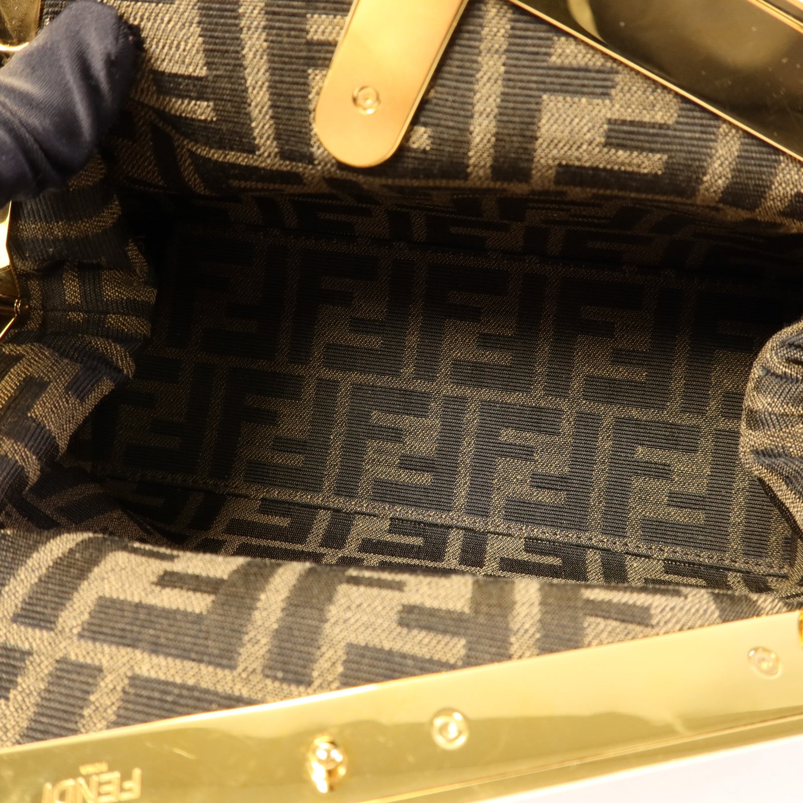 FENDI 蛇皮皮革First Bag金扣肩背袋