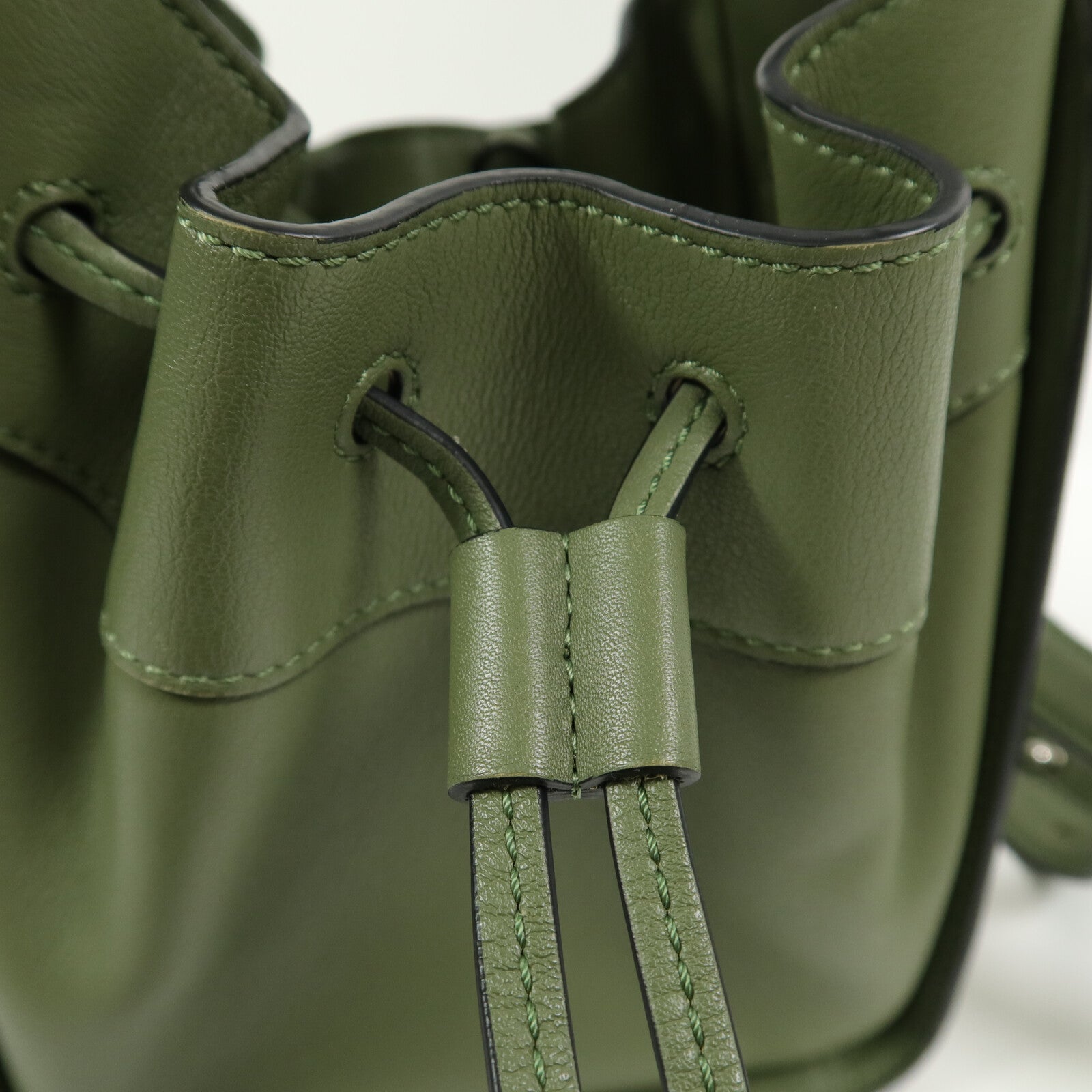LOEWE 牛皮皮革Hammock Mini手挽肩背兩用袋