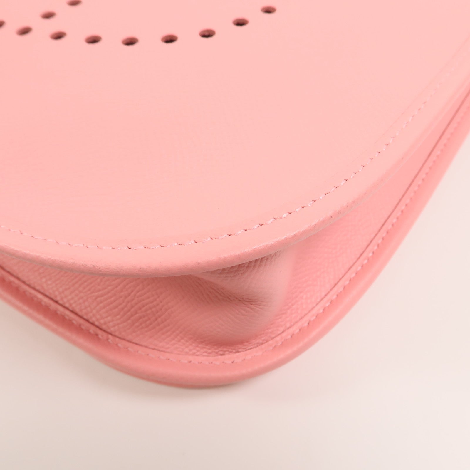 HERMES Epsom皮革Evelyne PM肩背袋Rose Confetti