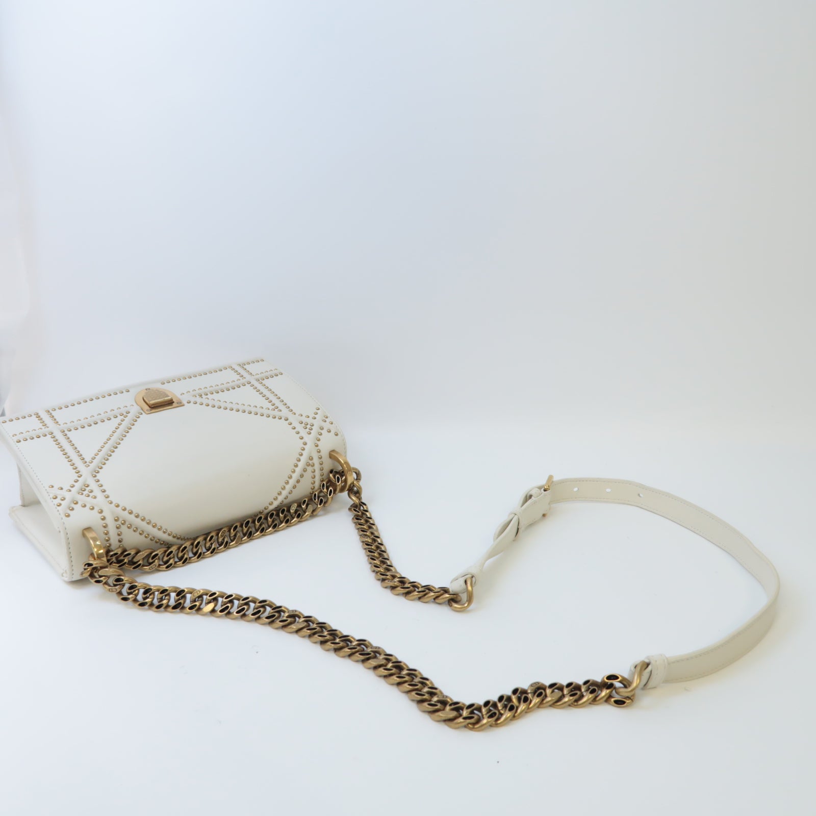 Dior **【激減優惠】羊皮皮革Diorama金扣鏈帶肩背袋白色