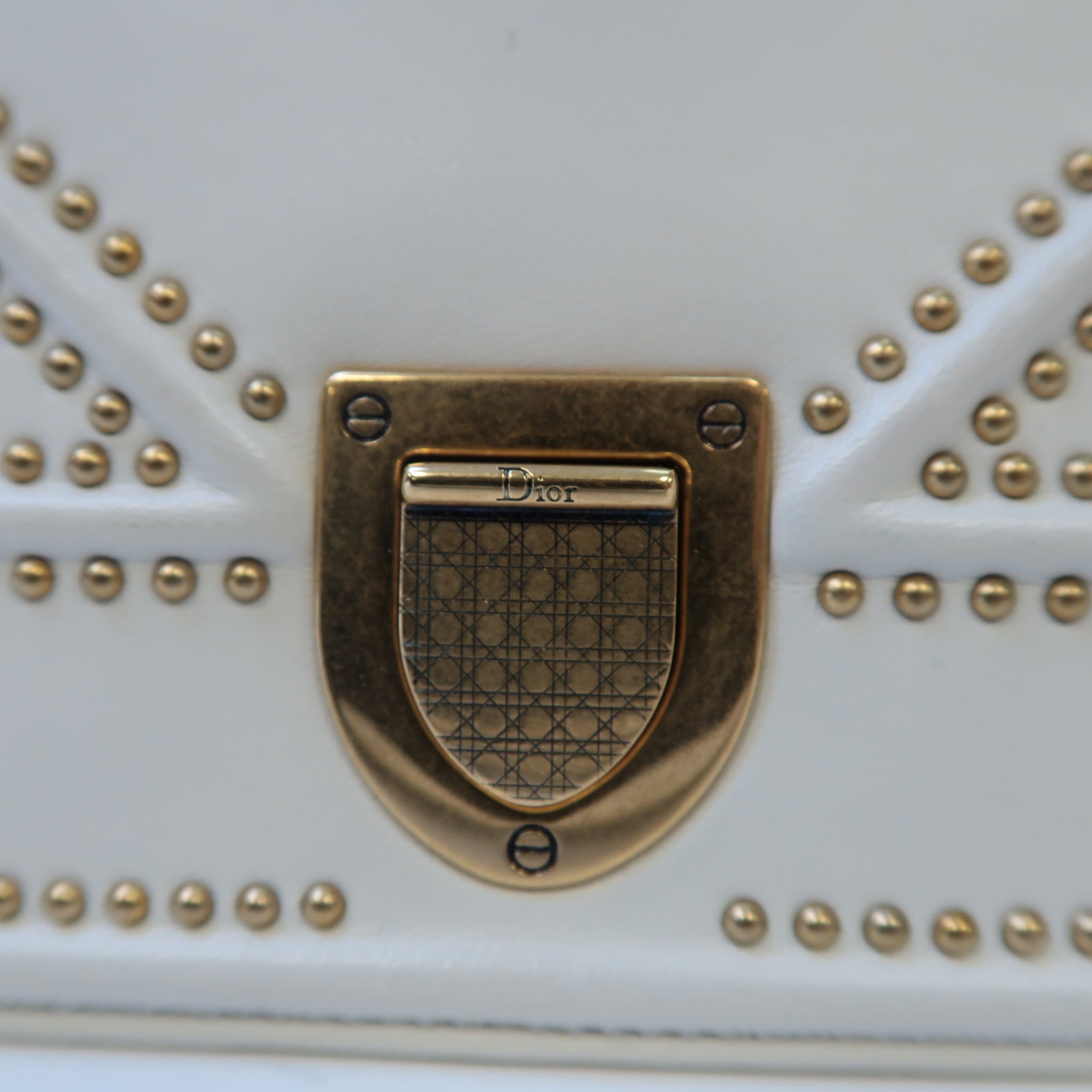 Dior **【激減優惠】羊皮皮革Diorama金扣鏈帶肩背袋白色