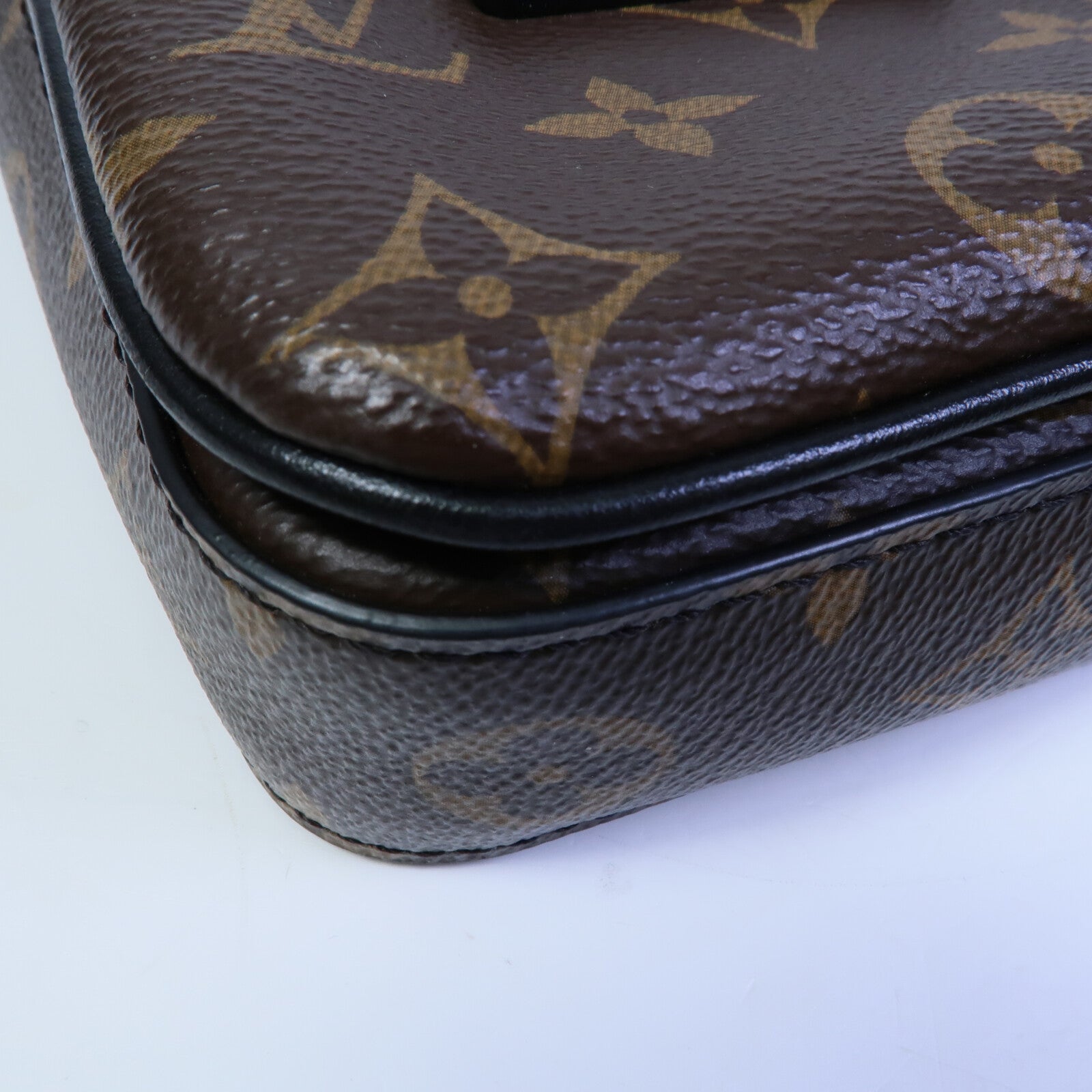 LOUIS VUITTON Monogram S-Lock Vertical肩背袋
